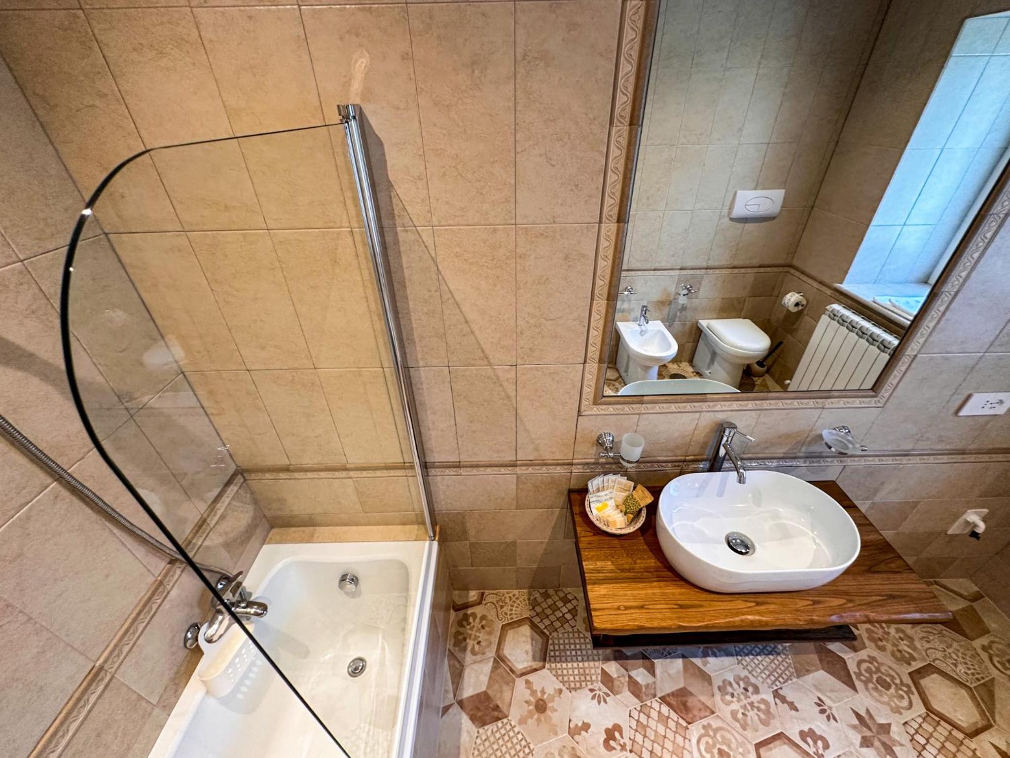 Standard Double Room - Photo 22