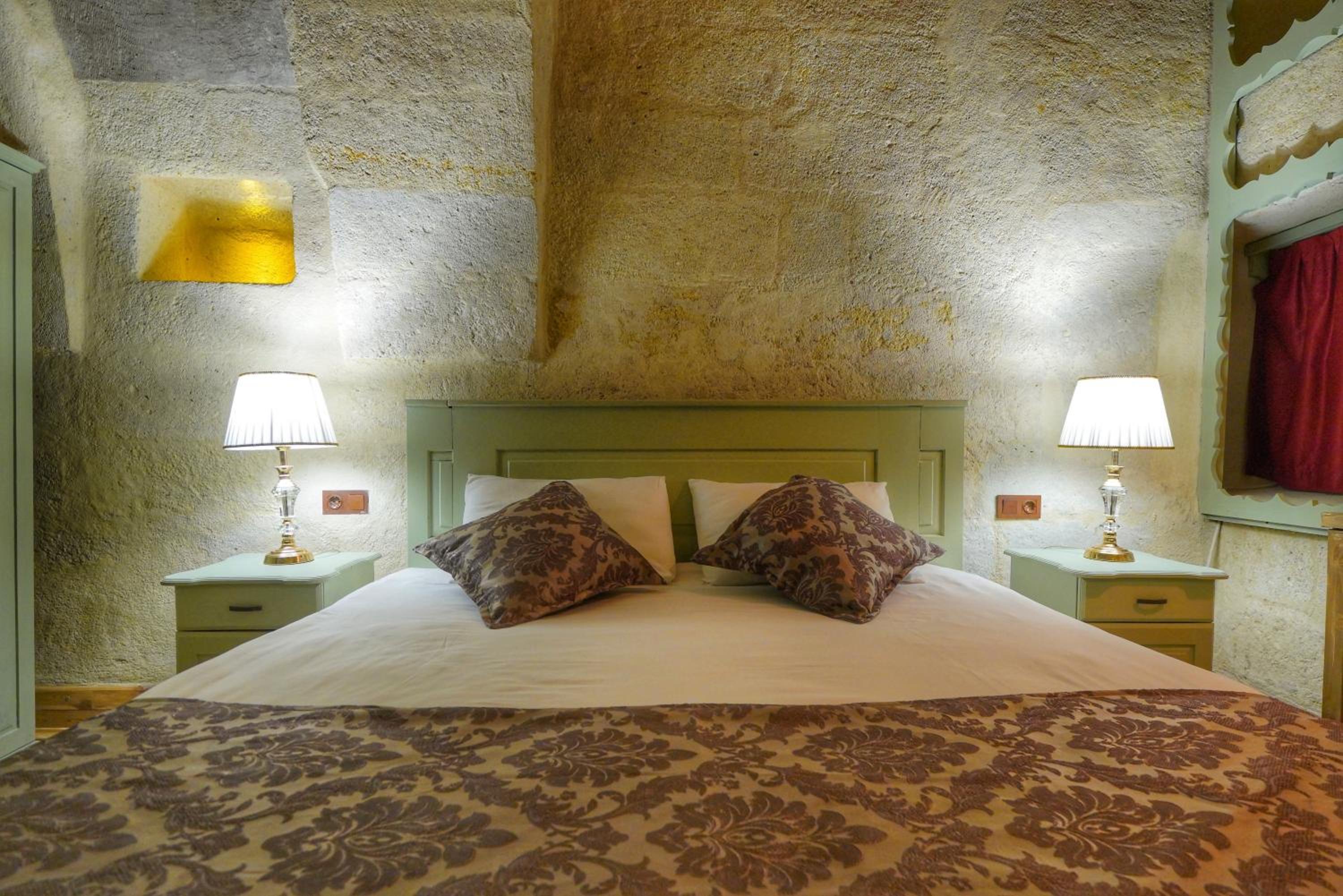 Caftan Cave Suite photo 2