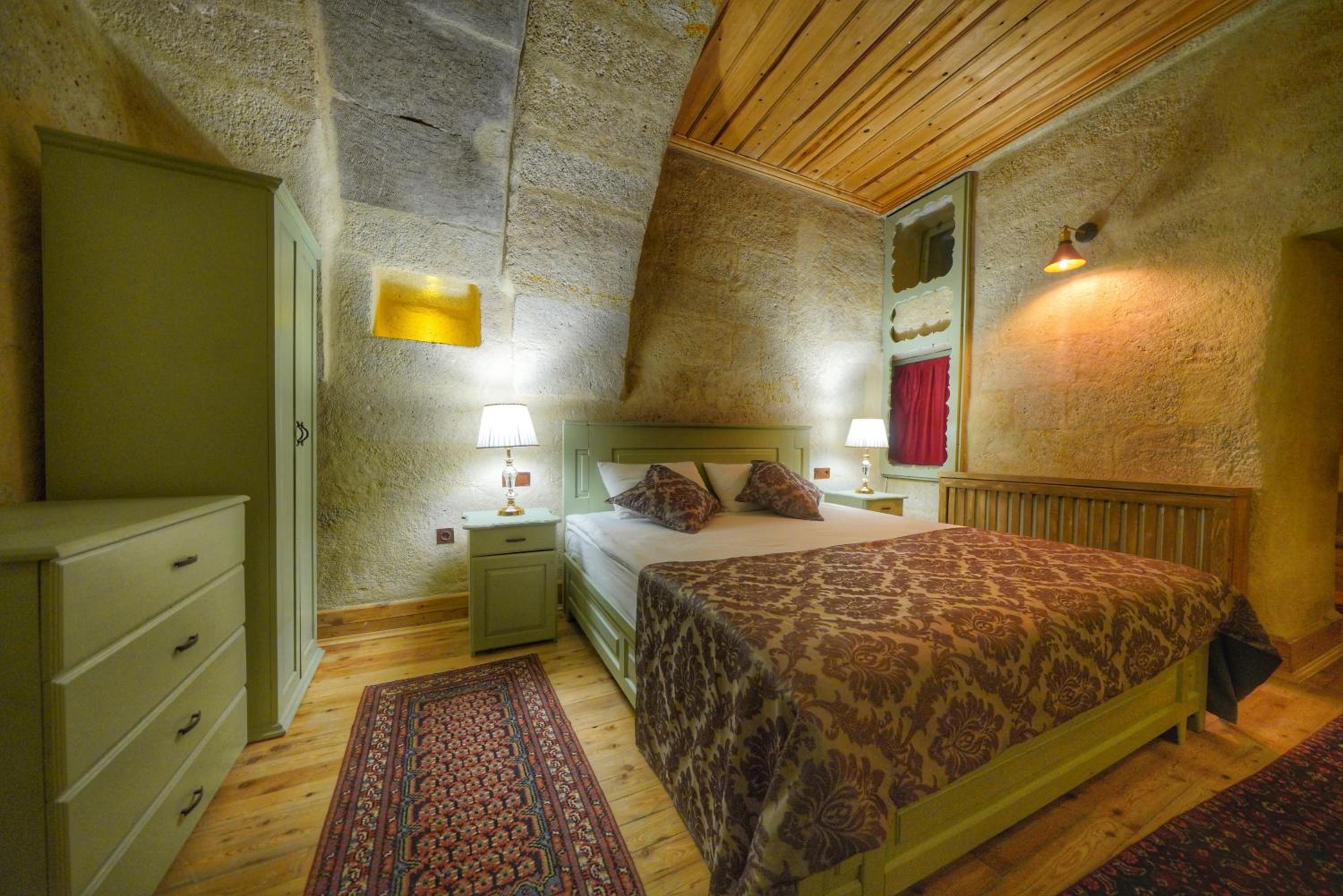 Caftan Cave Suite photo 3