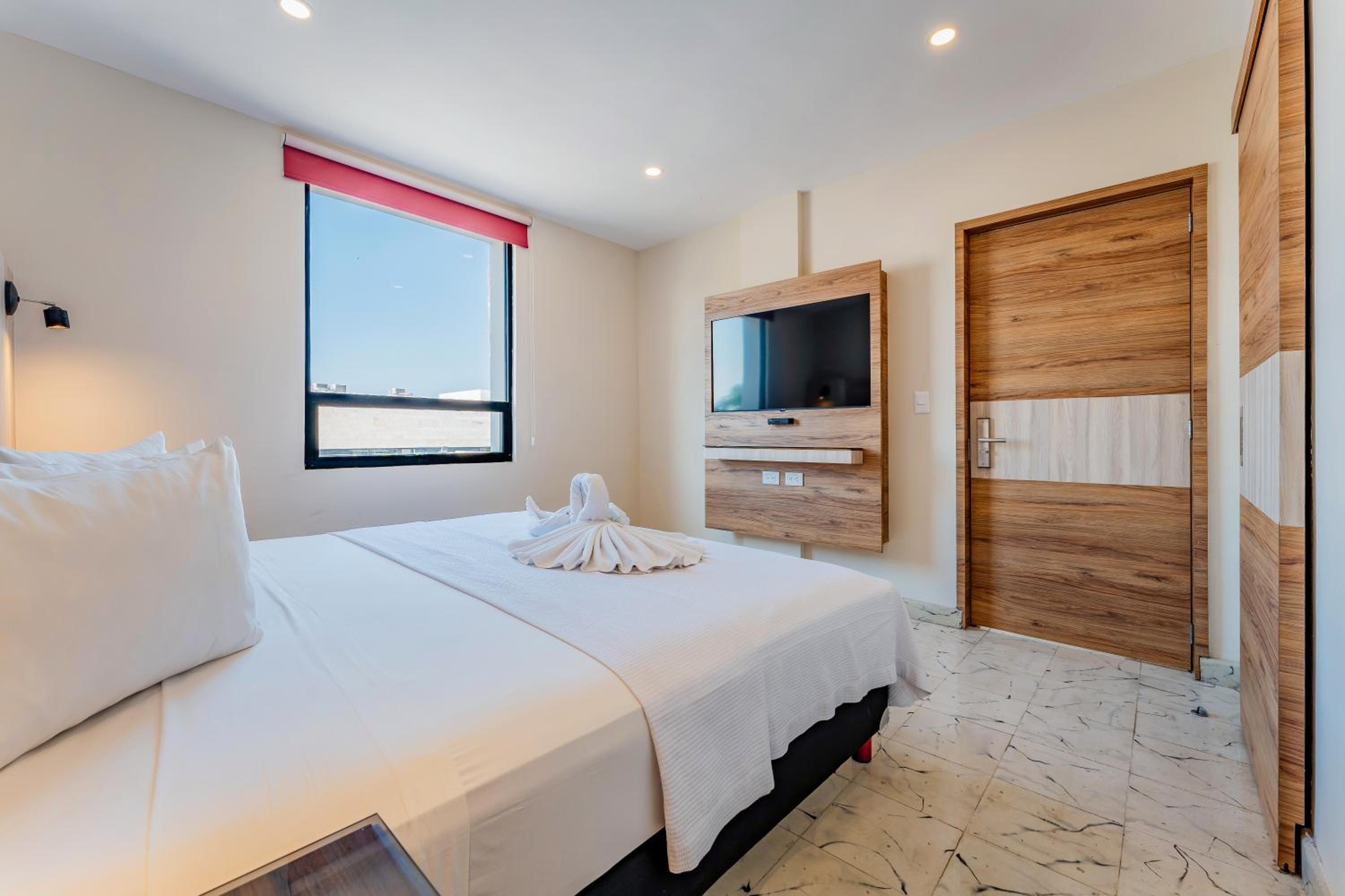 Deluxe Room - Photo 4
