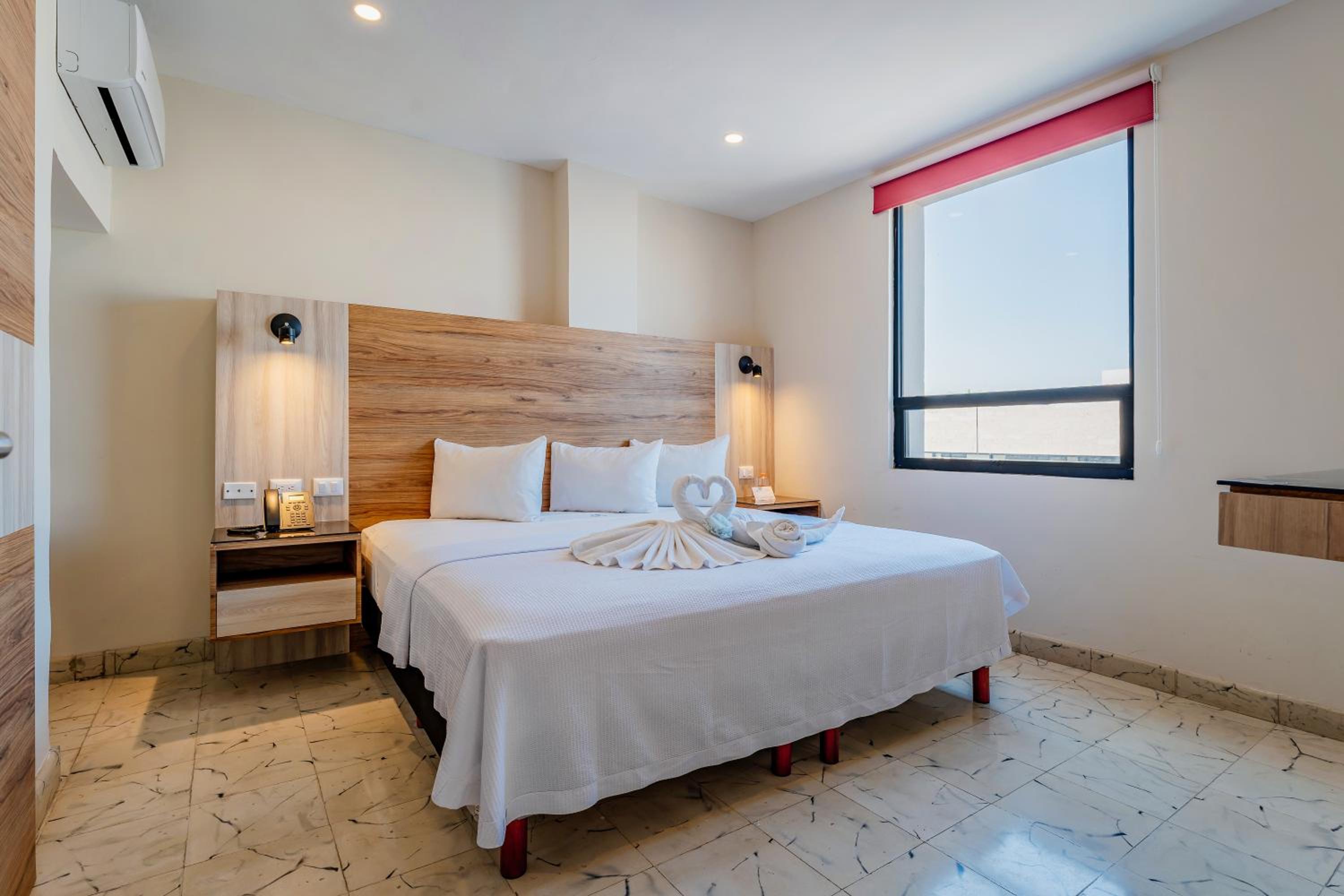 Deluxe Room - Photo 1