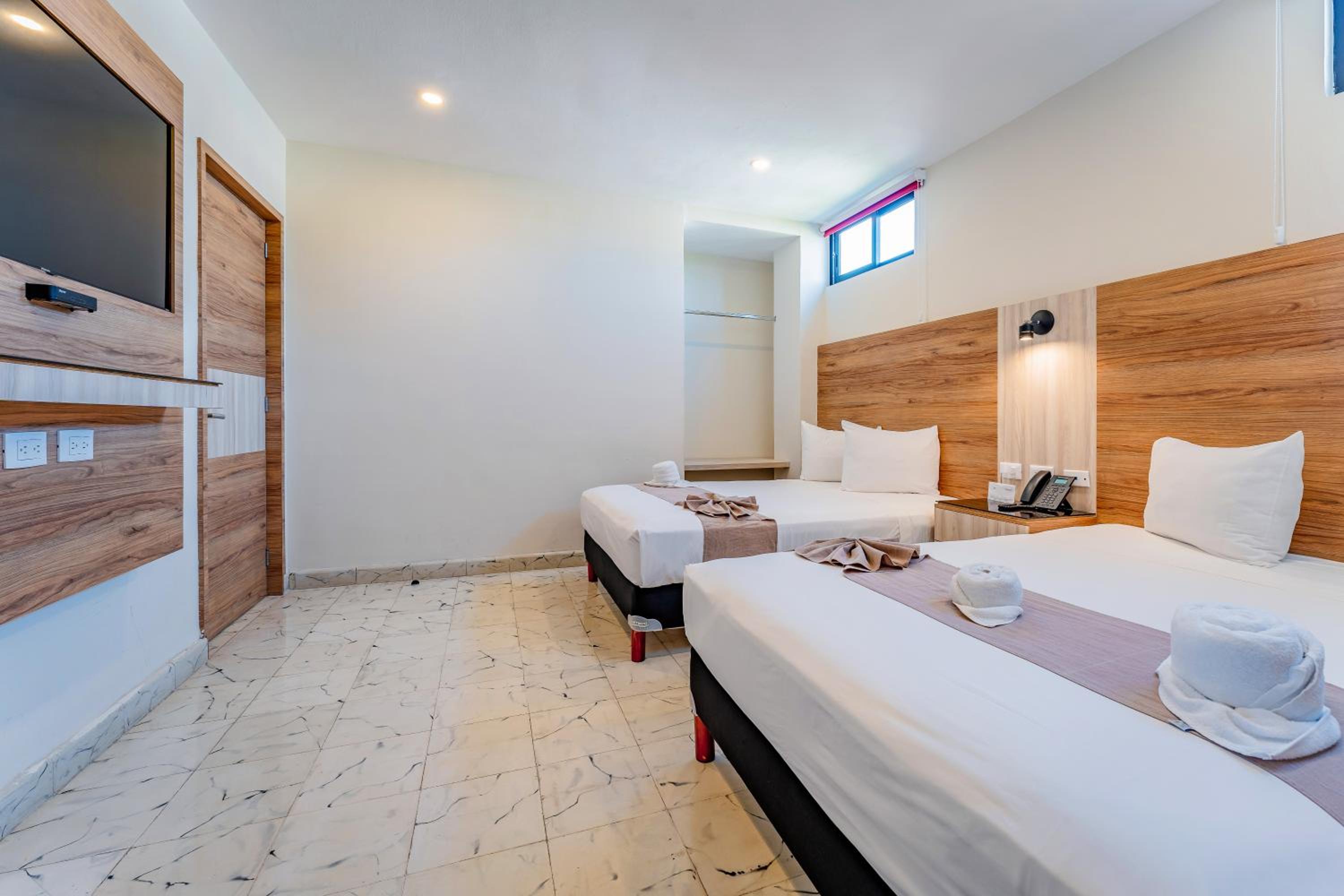 Deluxe Double Room - Photo 10