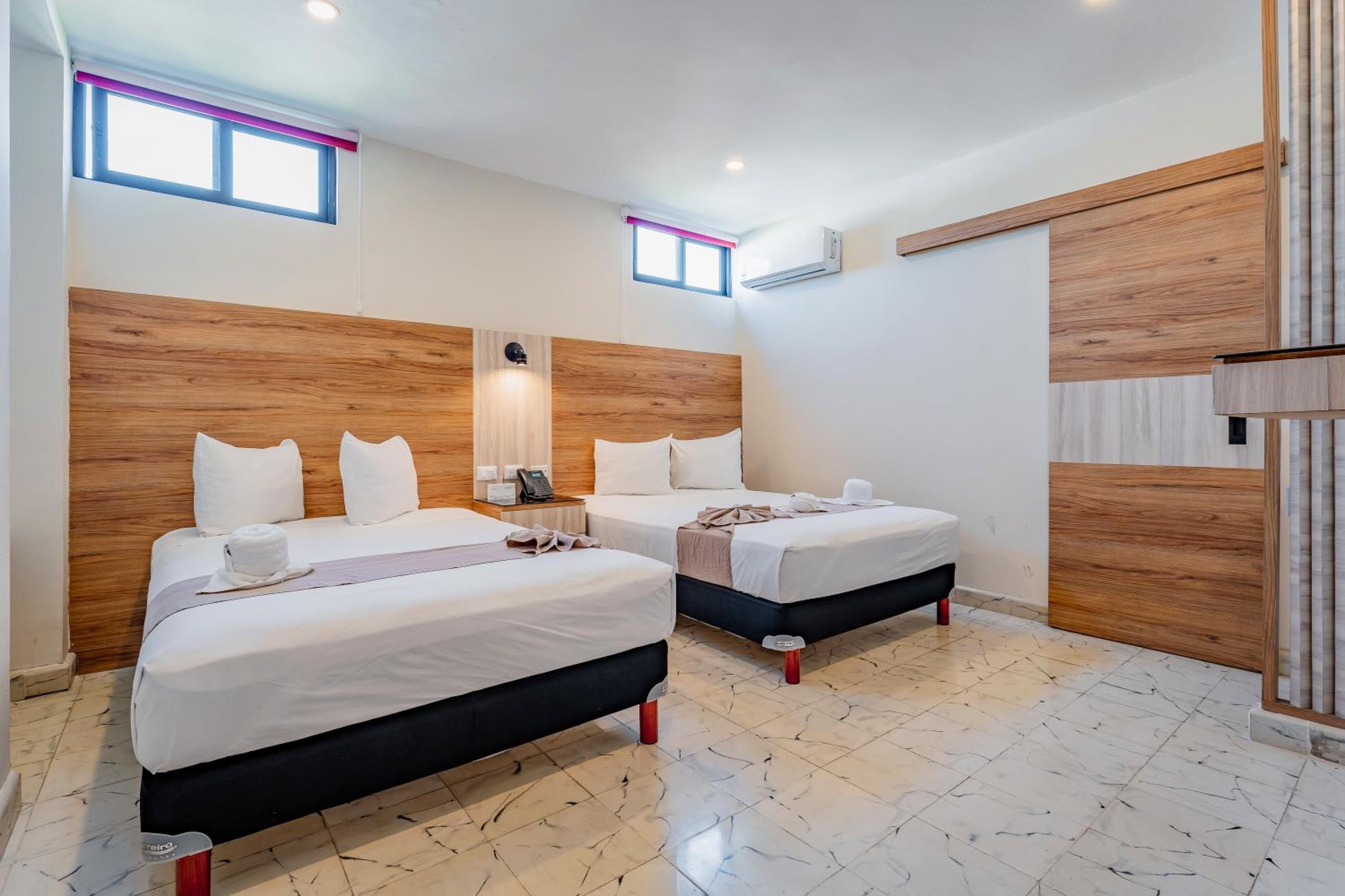 Deluxe Double Room - Photo 9