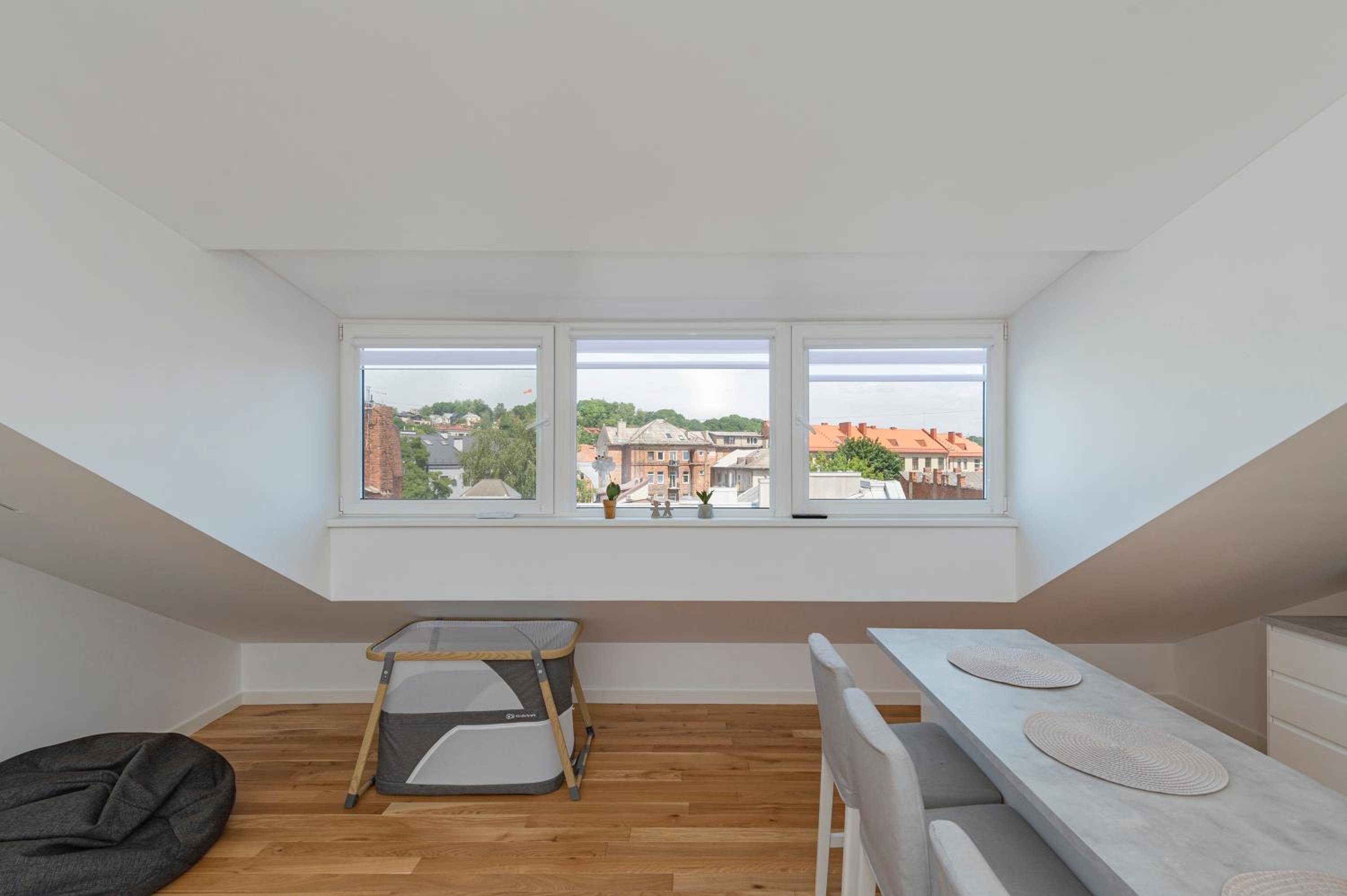 One-Bedroom Apartment - Photo 11
