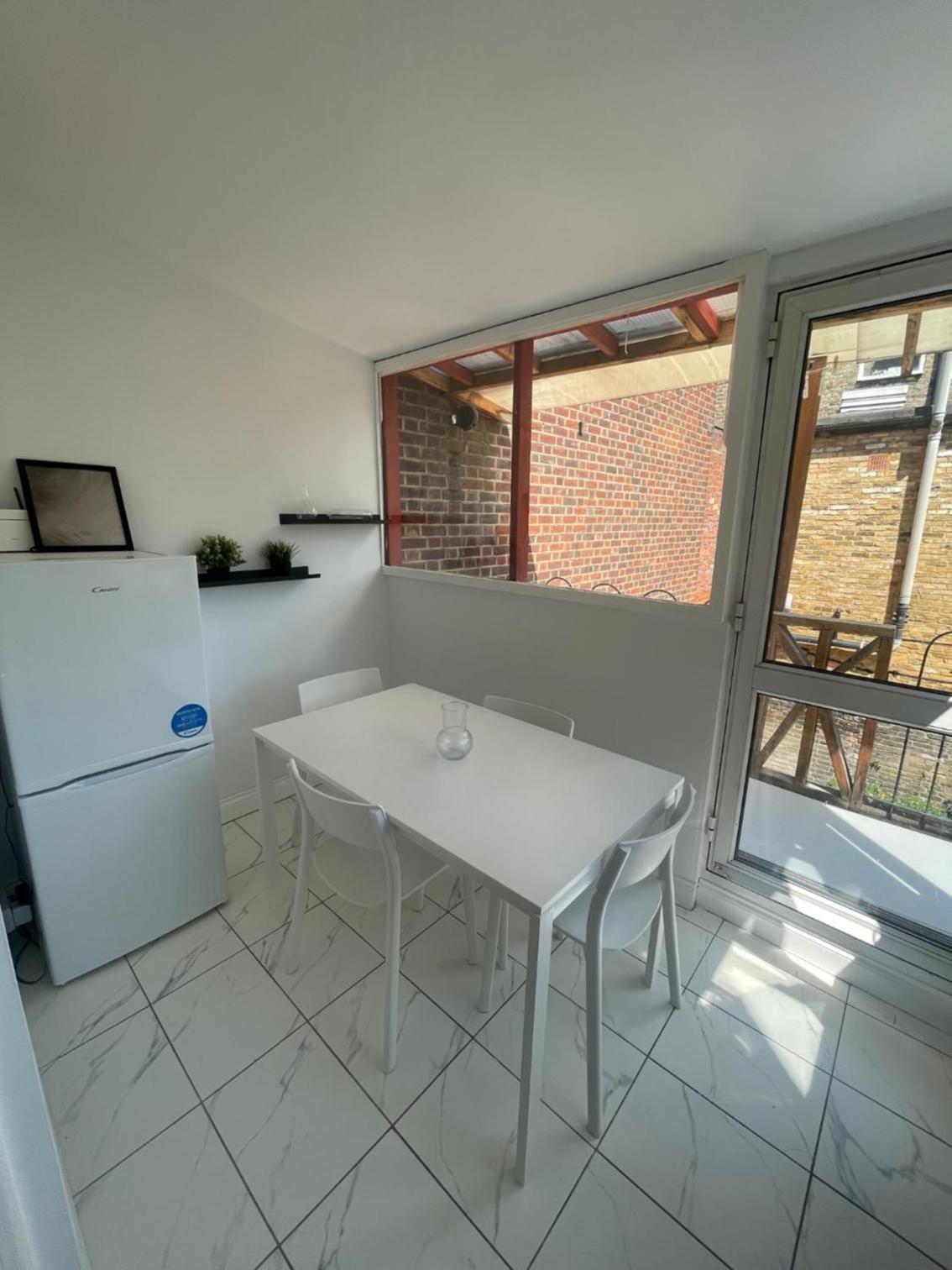 Grand floor, family studio, near train. photo 3