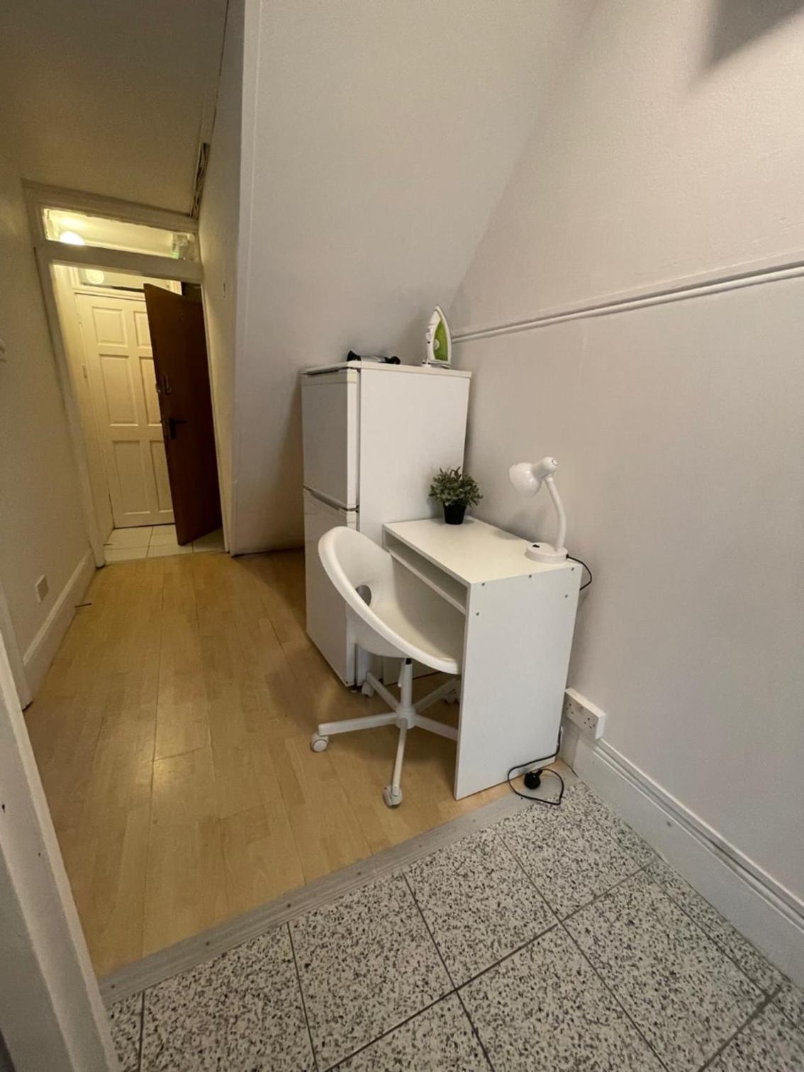 Basement Flat with Garden photo 3