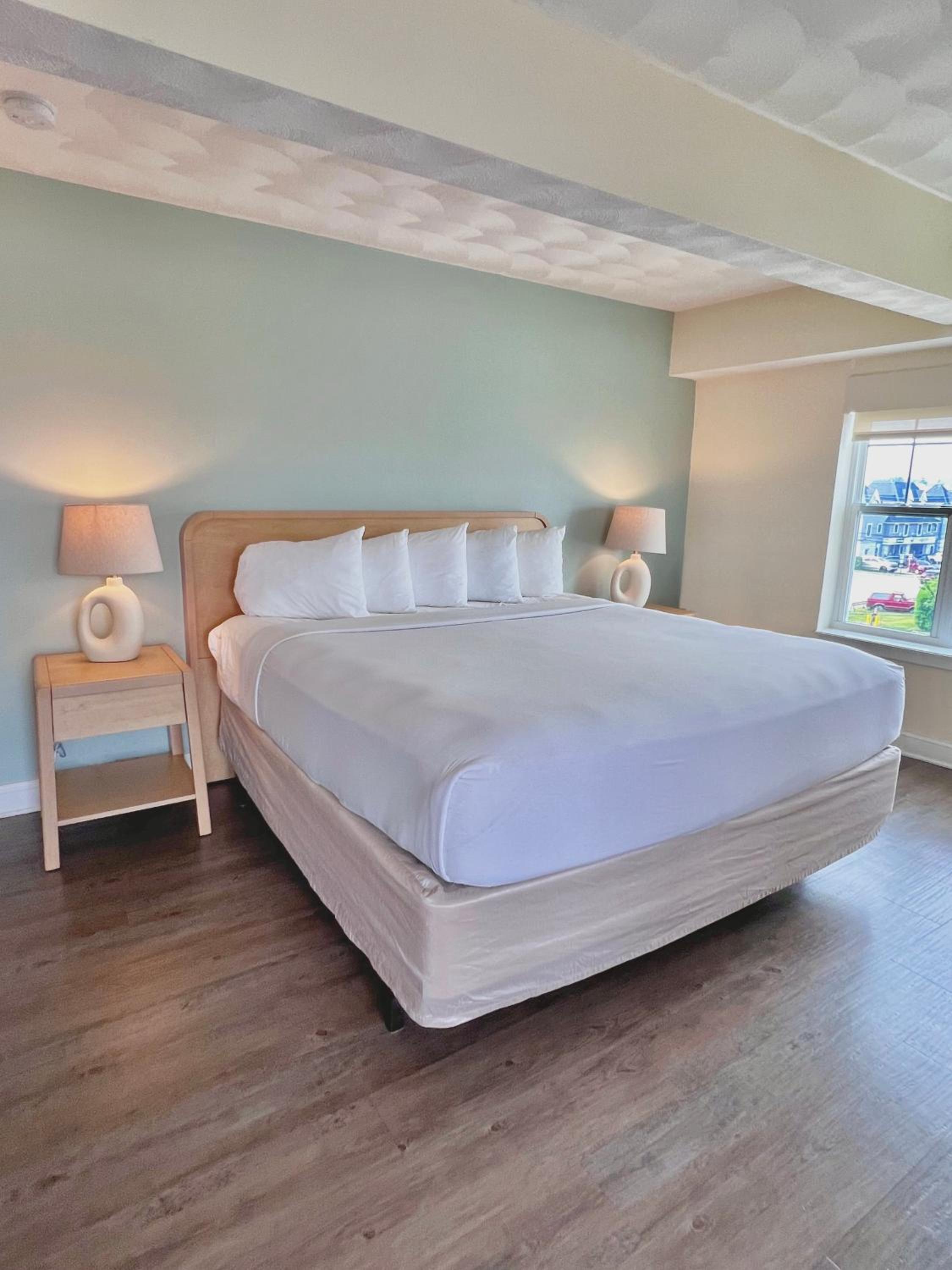 Standard King Room - Main Building - Photo 8