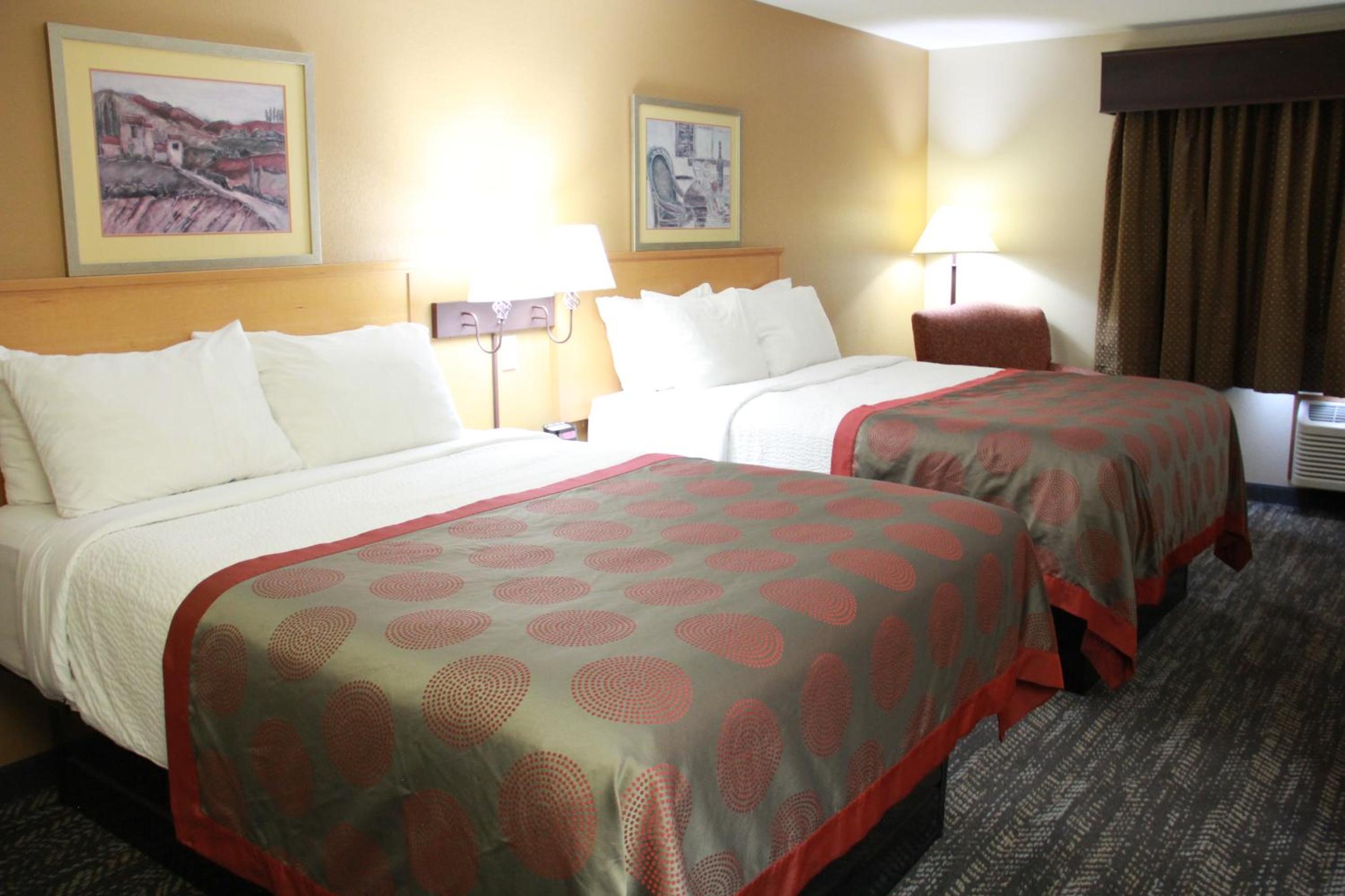 Queen Room with Two Queen Beds - Non-Smoking - Photo 1