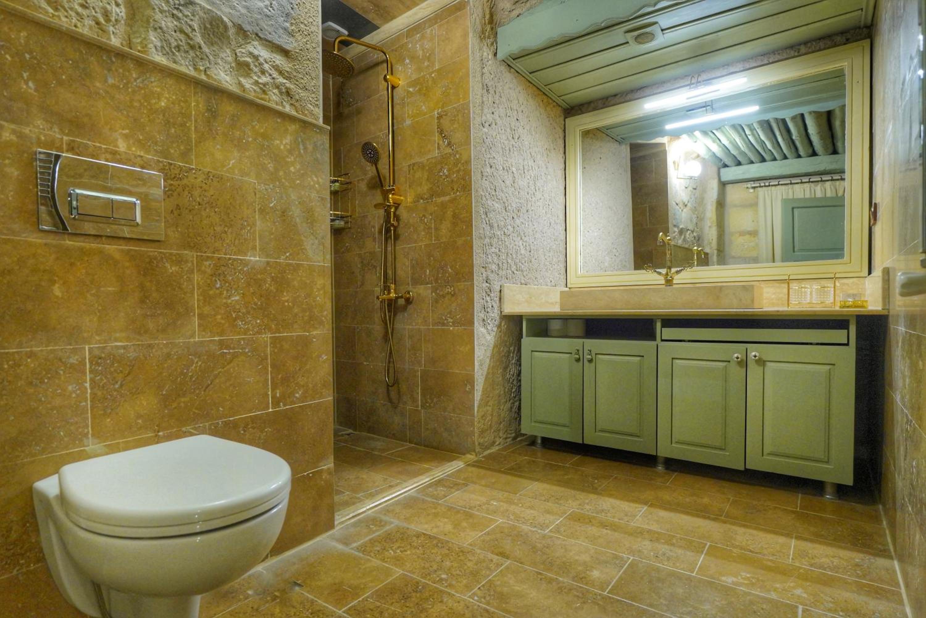 Hezen King Suite photo 2