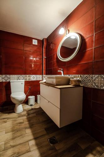 One-Bedroom House - Photo 2