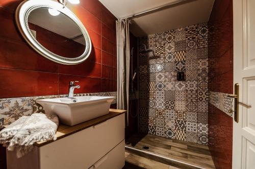 One-Bedroom House - Photo 8