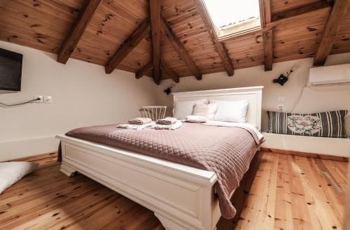 One-Bedroom House - Photo 40