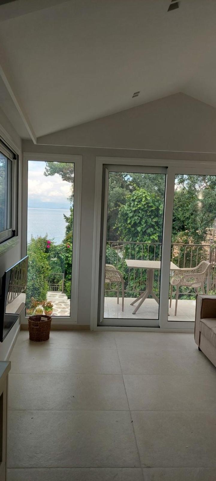 Deluxe Double Room with Balcony and Sea View photo 3