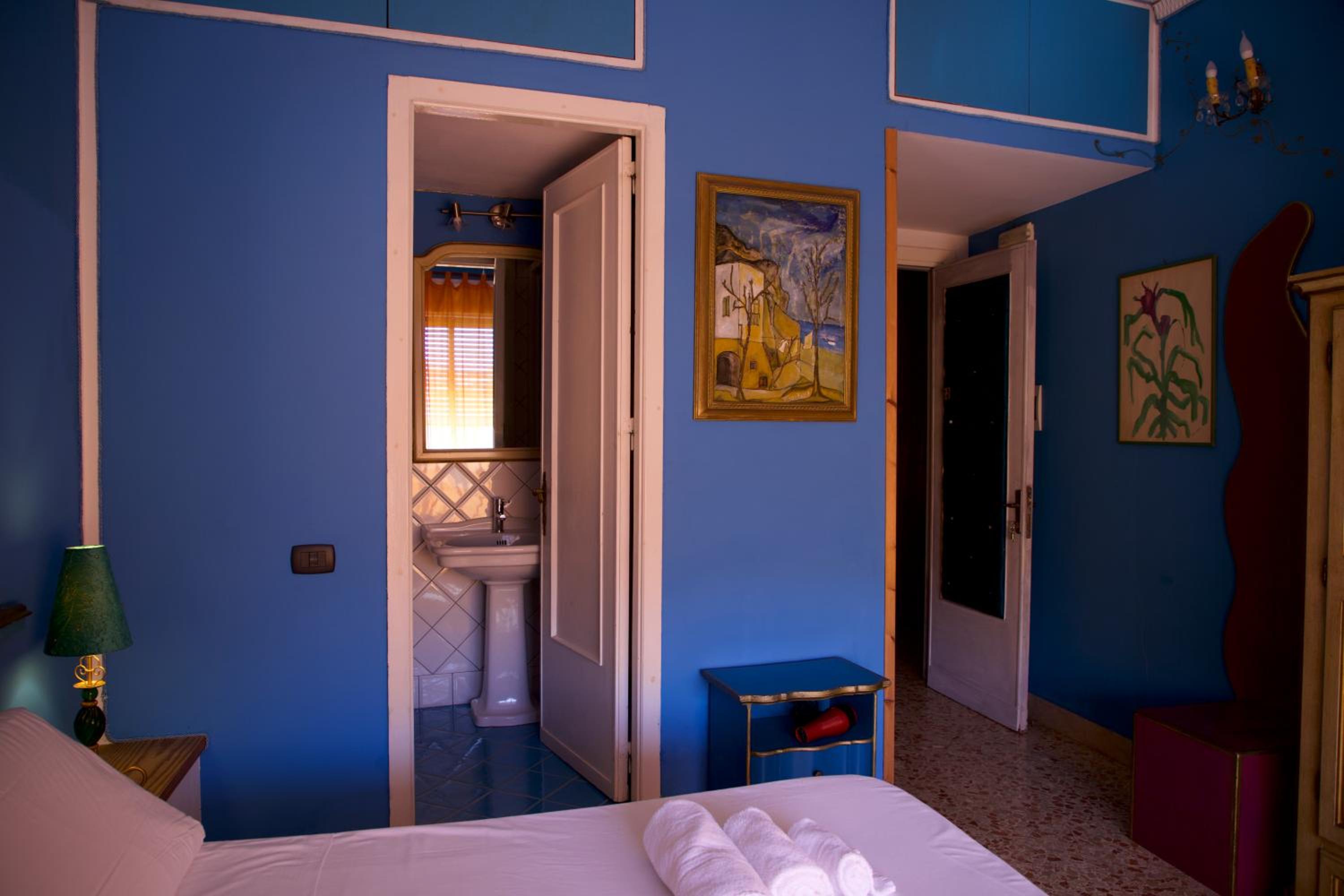 Standard King Room photo 1