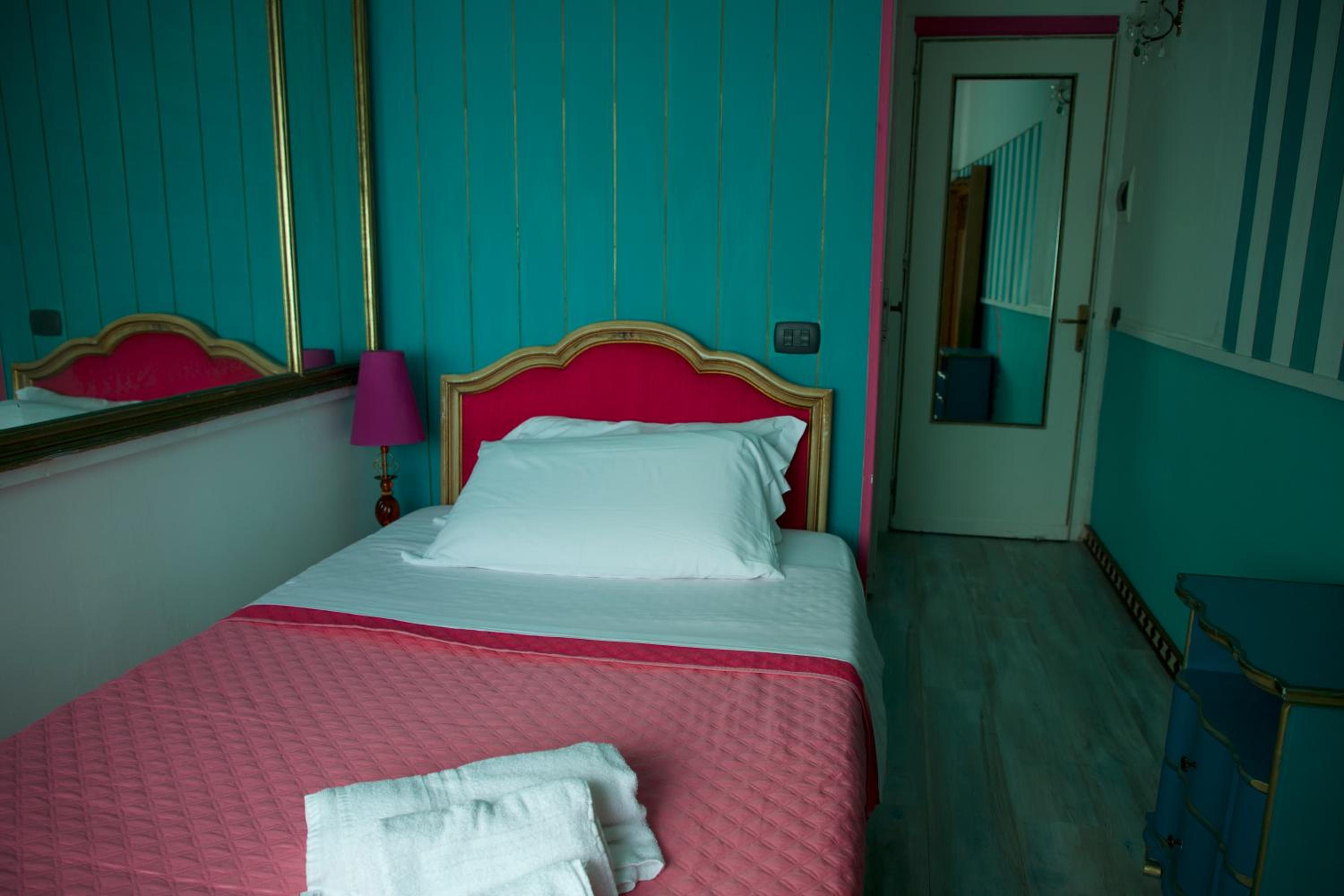 Single Room photo 1