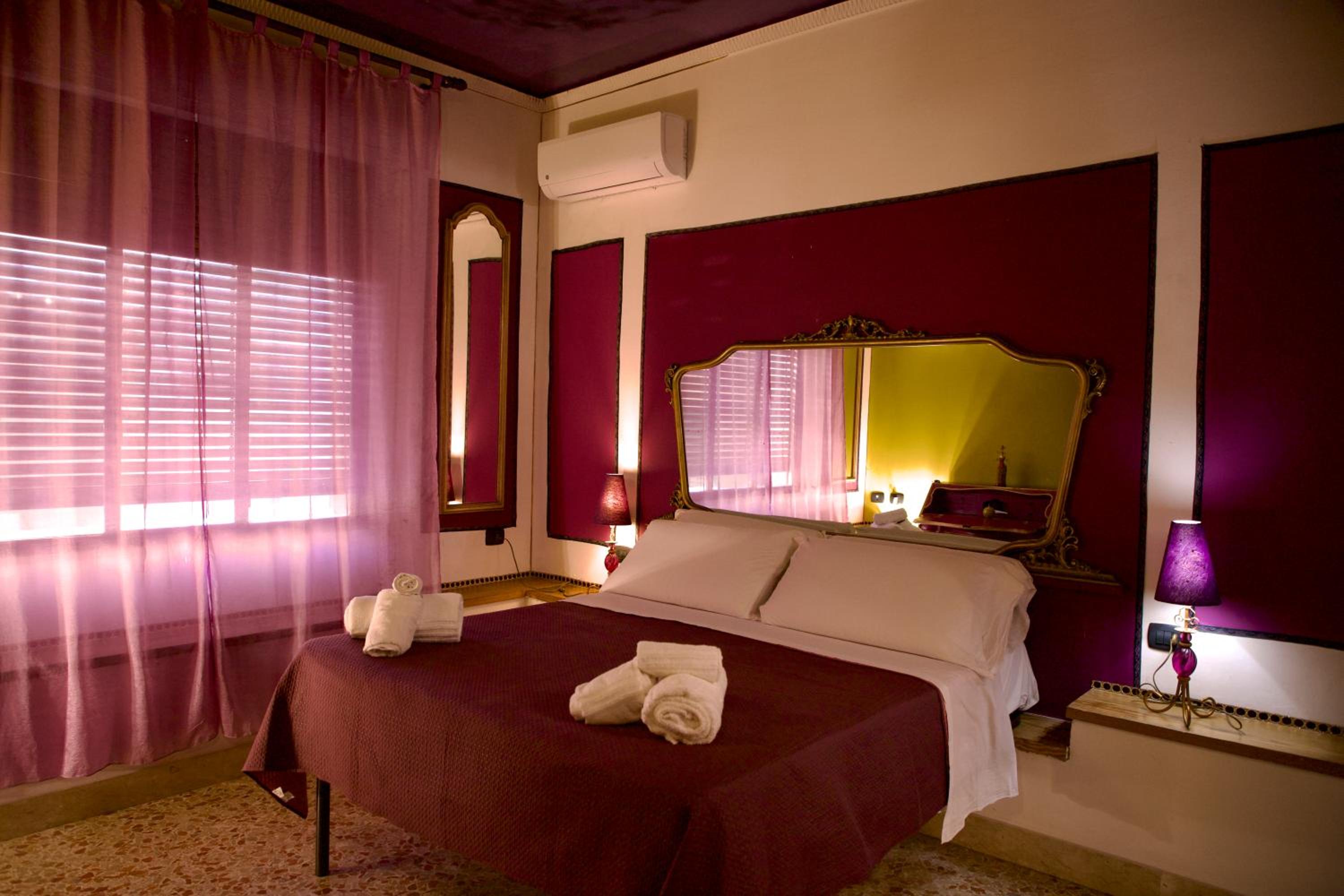 Standard King Room photo 1