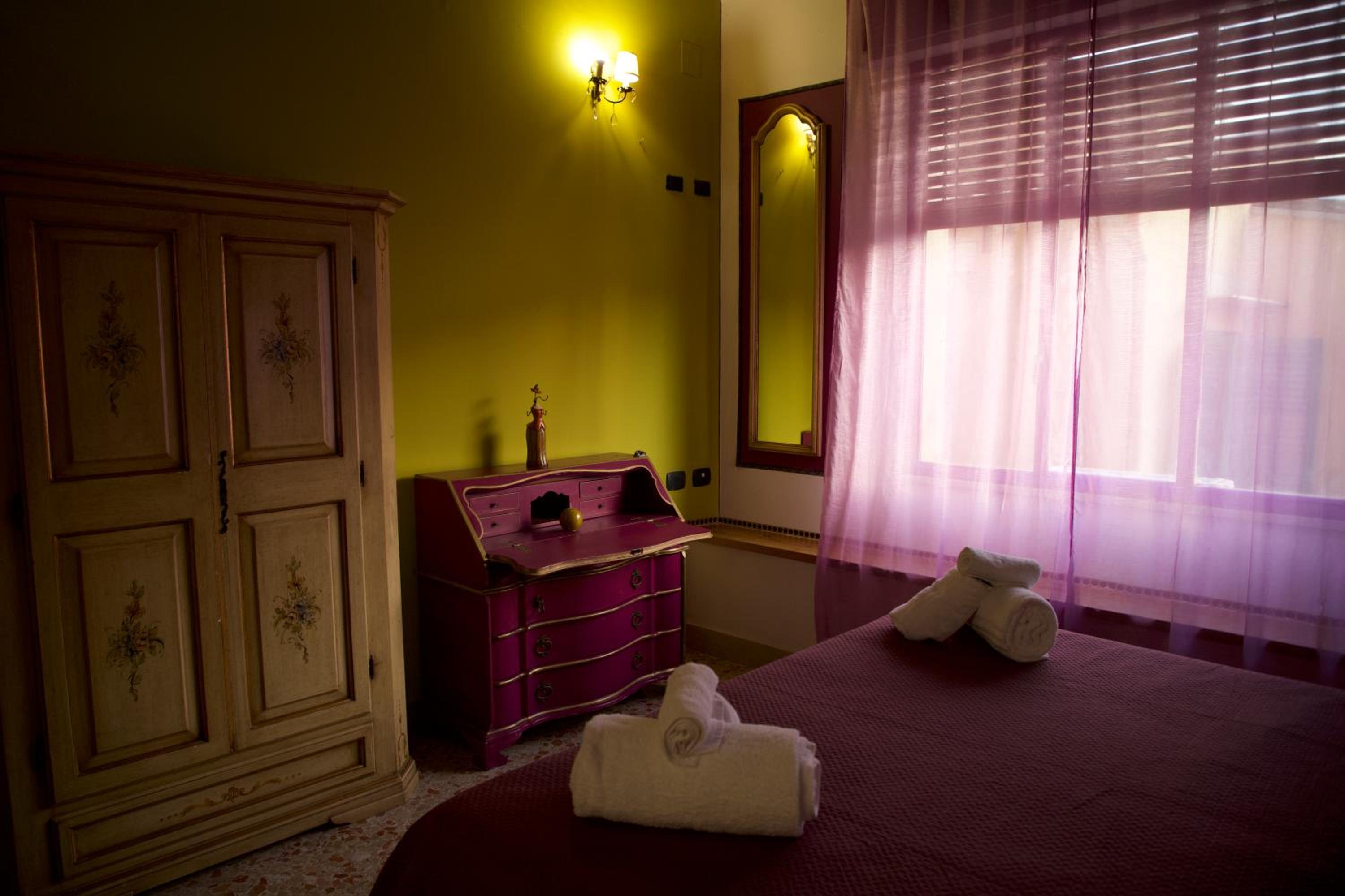 Standard King Room photo 2