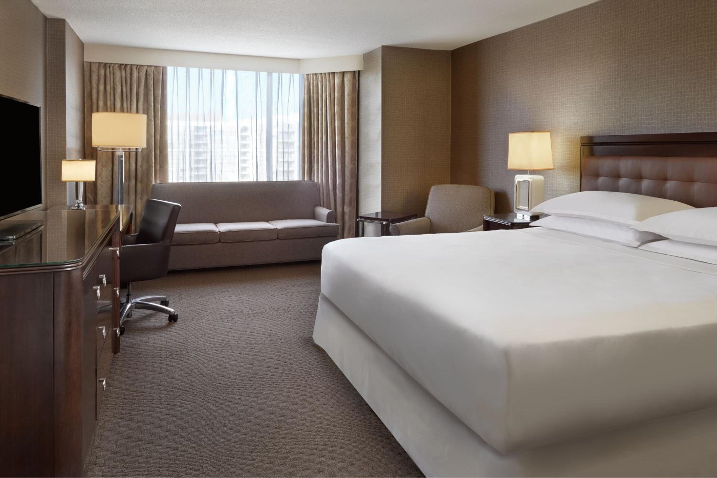 Club Level Guest room with 1 King Bed