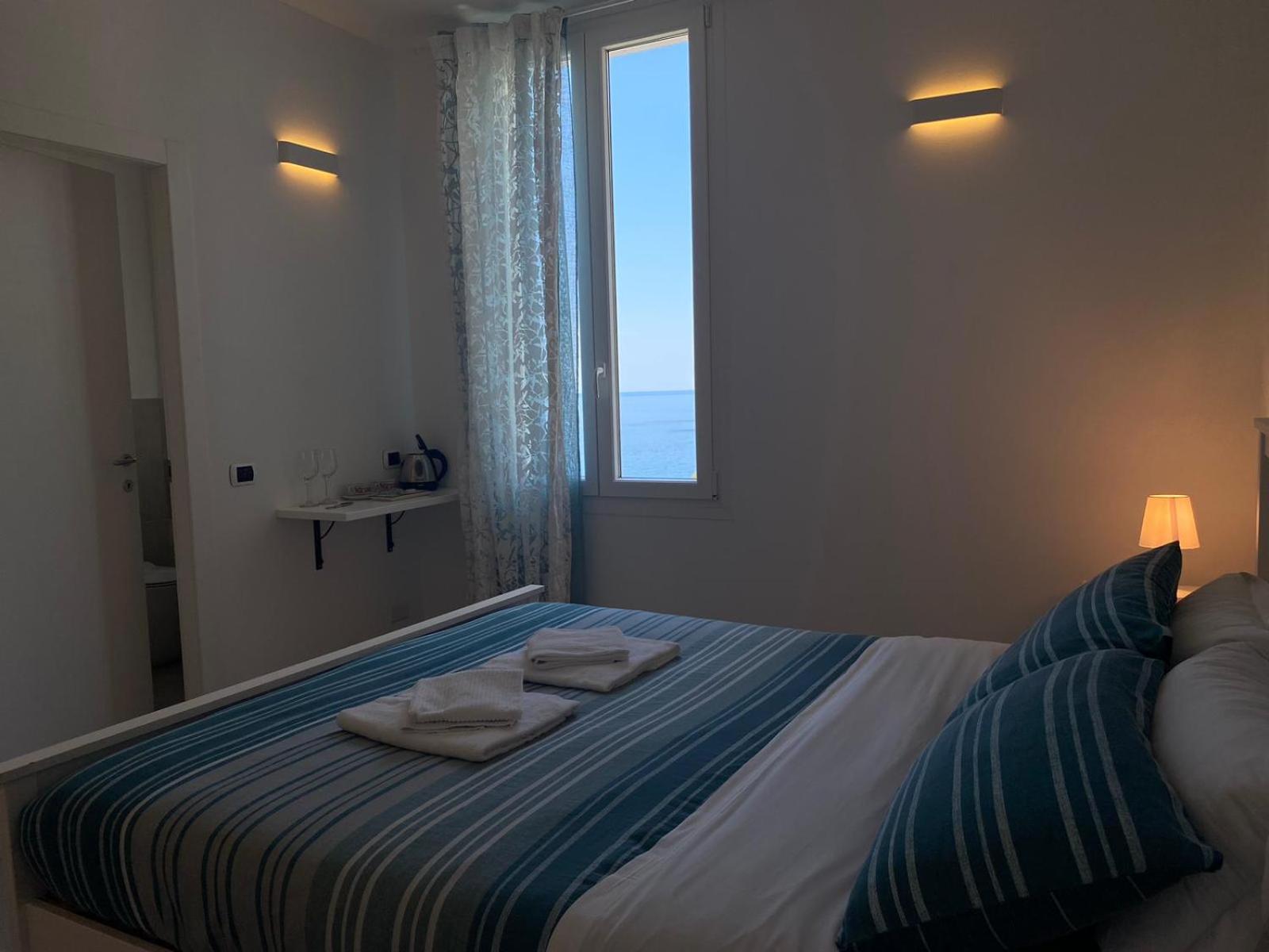 Deluxe Double Room with Sea View photo 1