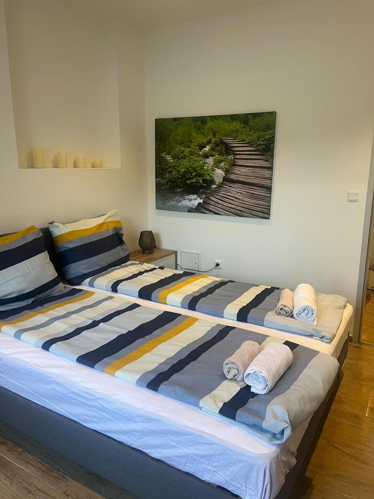 Single Room with Bathroom photo 1