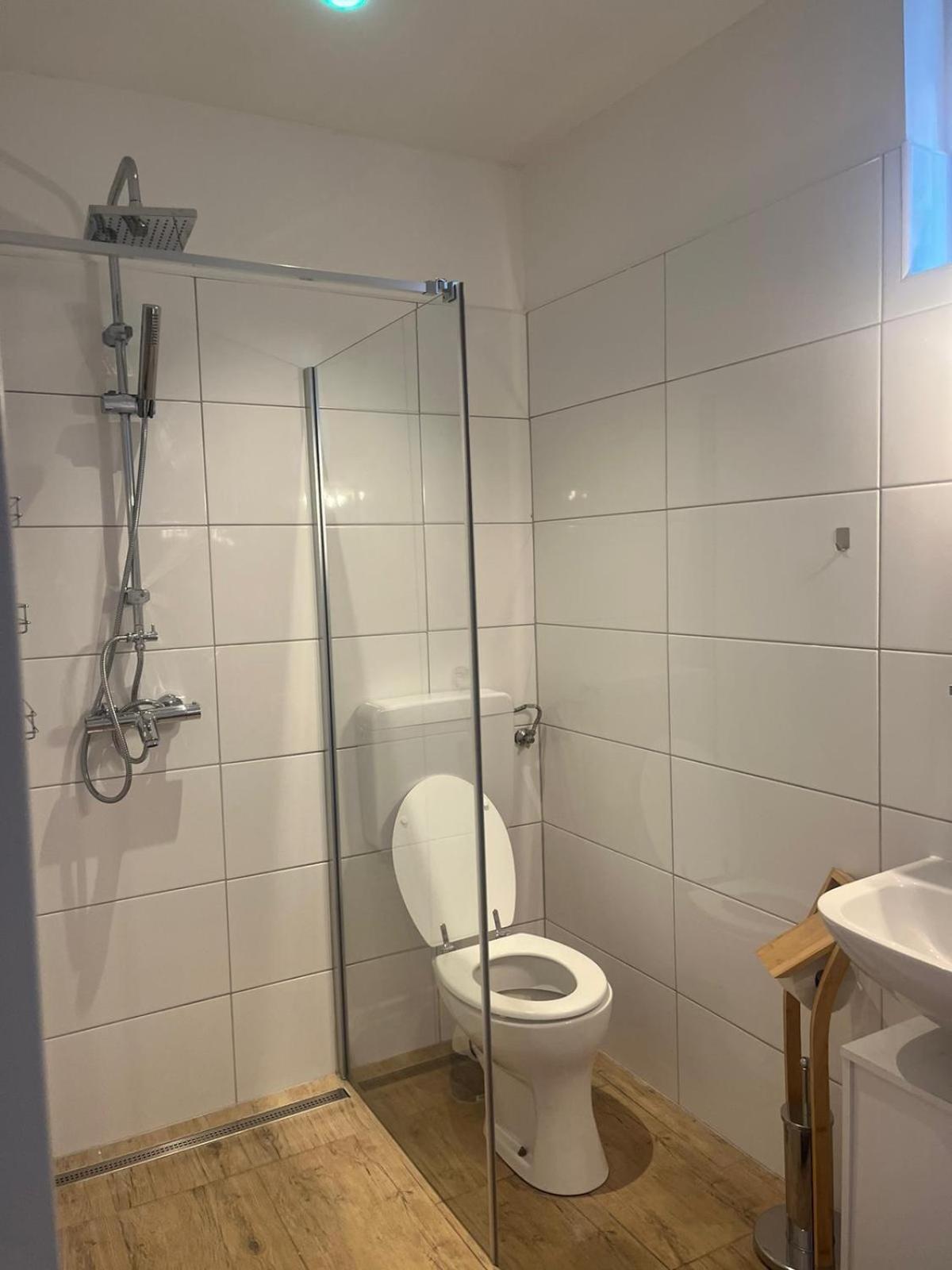 Single Room with Bathroom photo 3