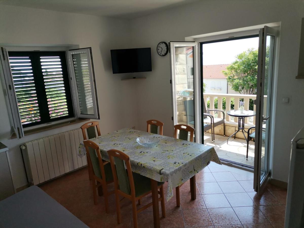 Apartment with Balcony photo 2