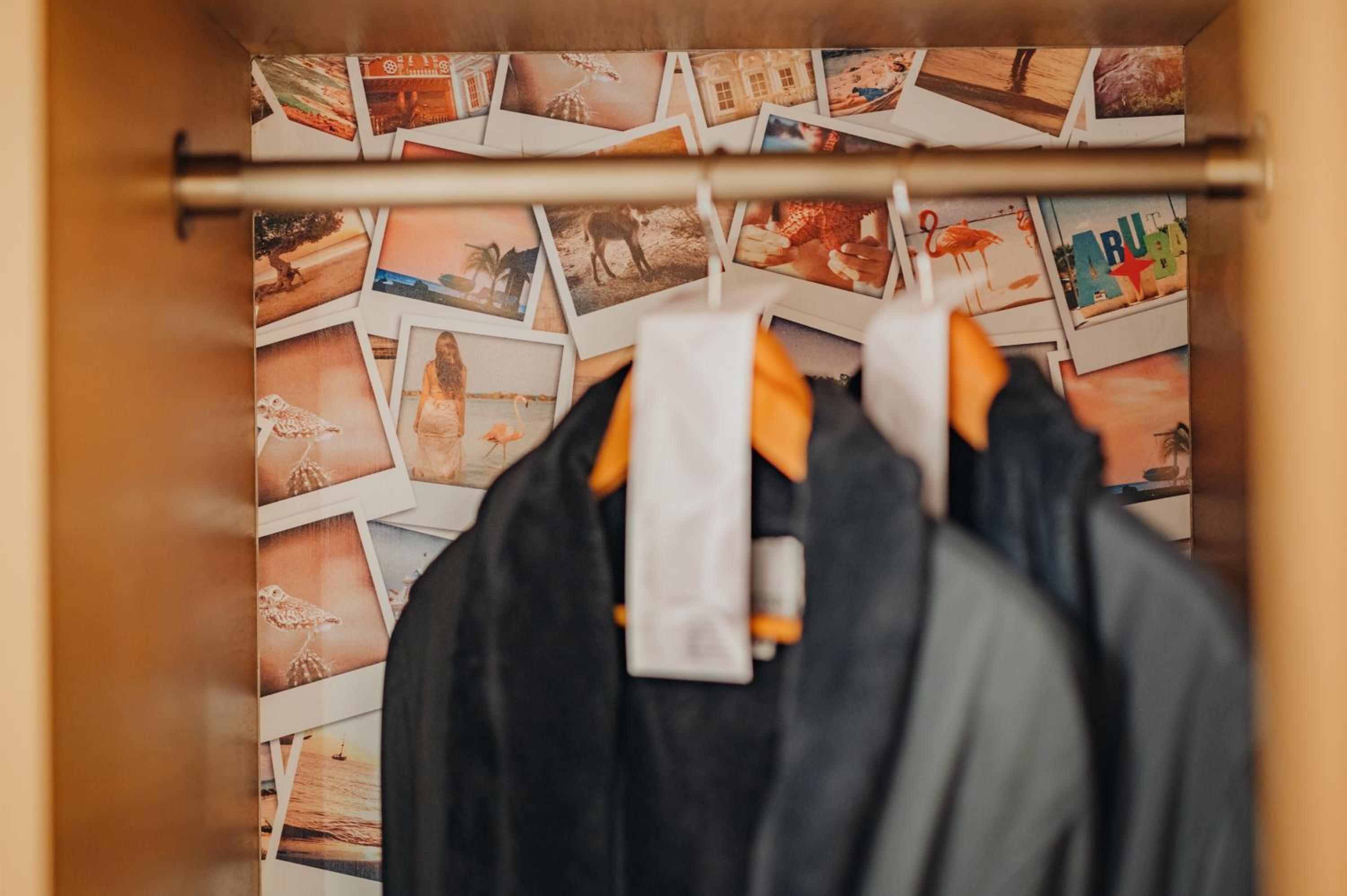 Island Suite With King Bed And Sofa