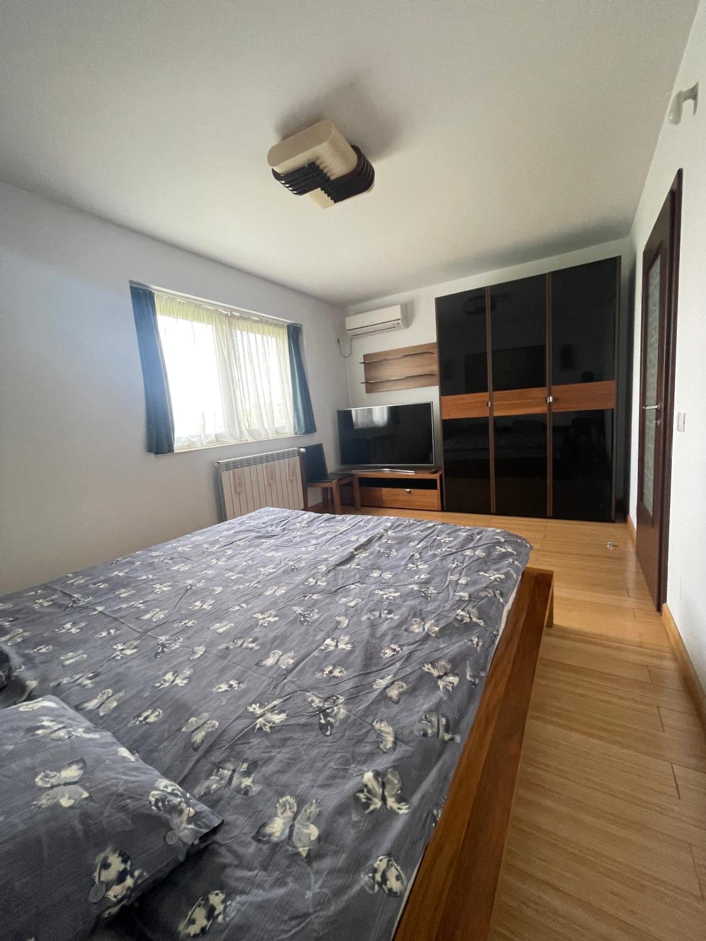 One-Bedroom Apartment - Photo 12