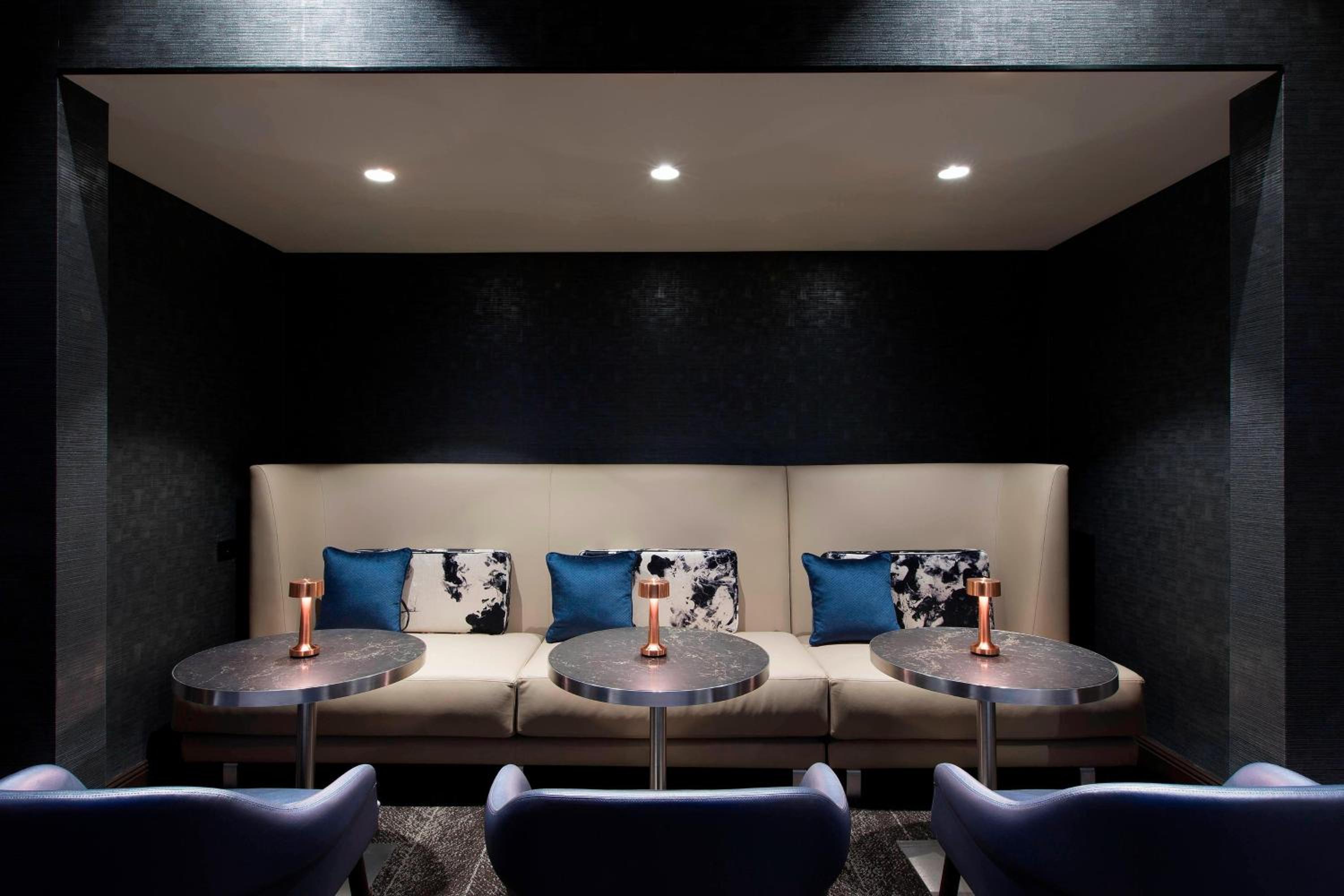 Corner Terrace Suite, Club lounge access, 1 Bedroom Suite