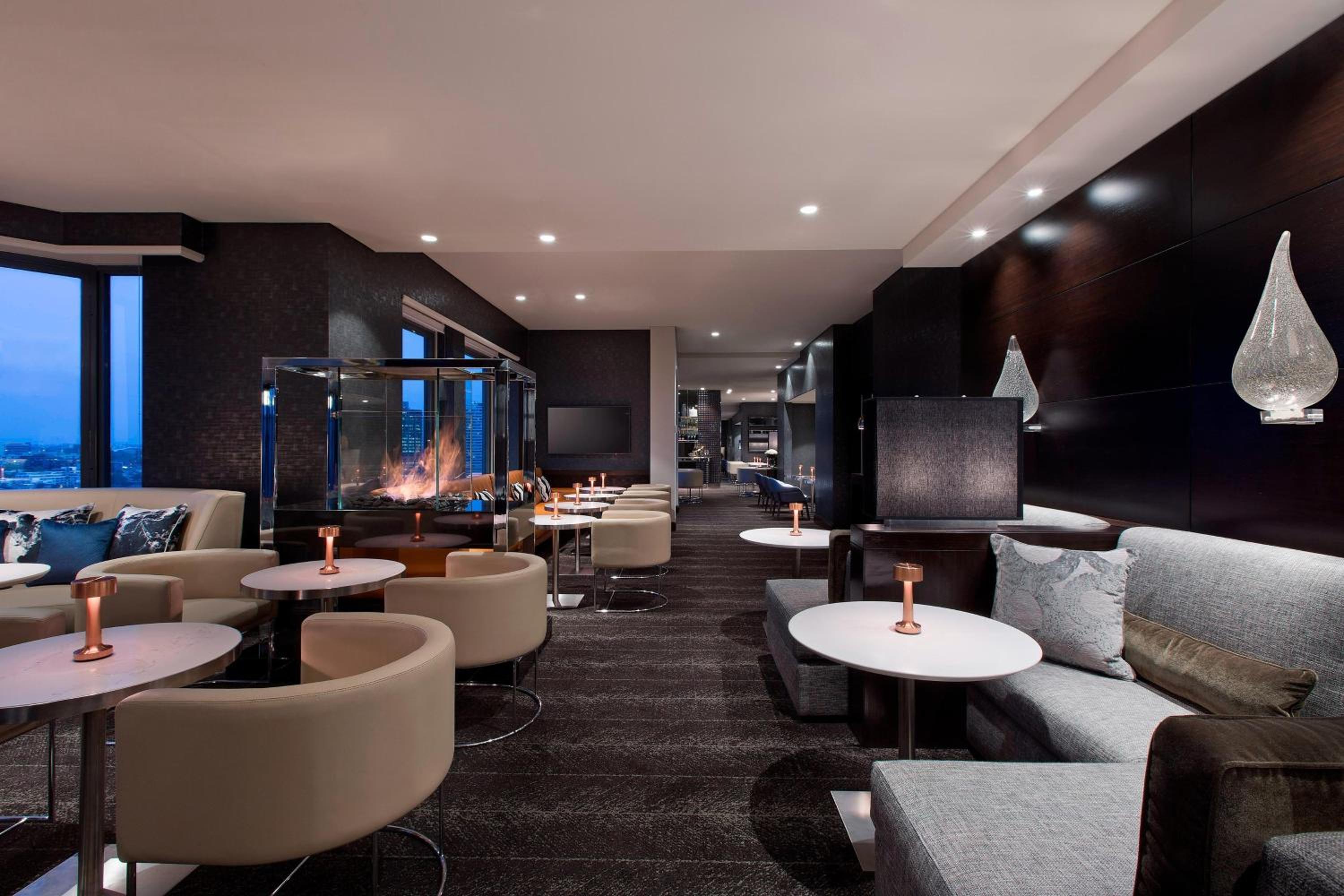 Grand Executive Room with Club Lounge Access - City Side
