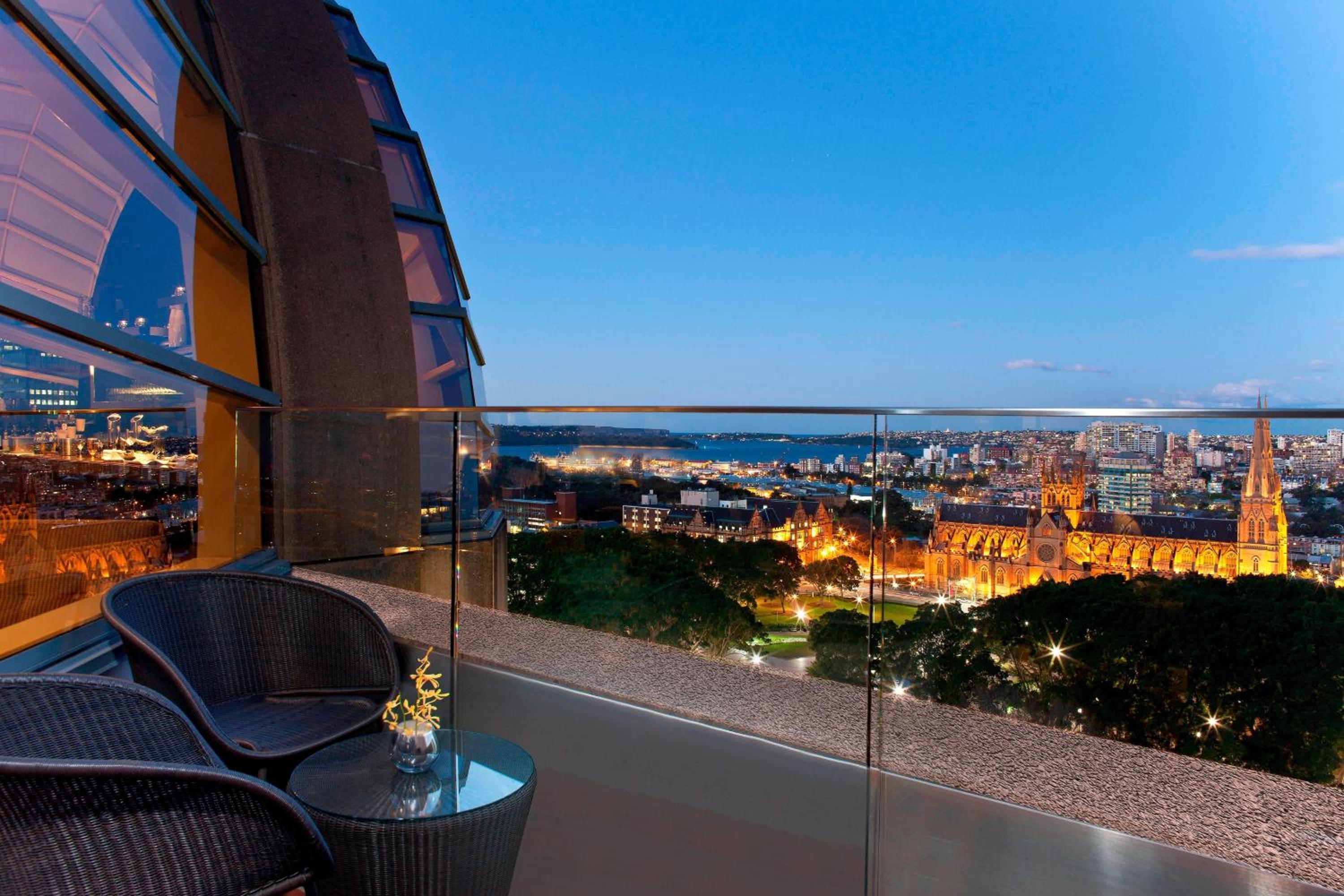 Grand Executive City Side, Club lounge access, Guest room