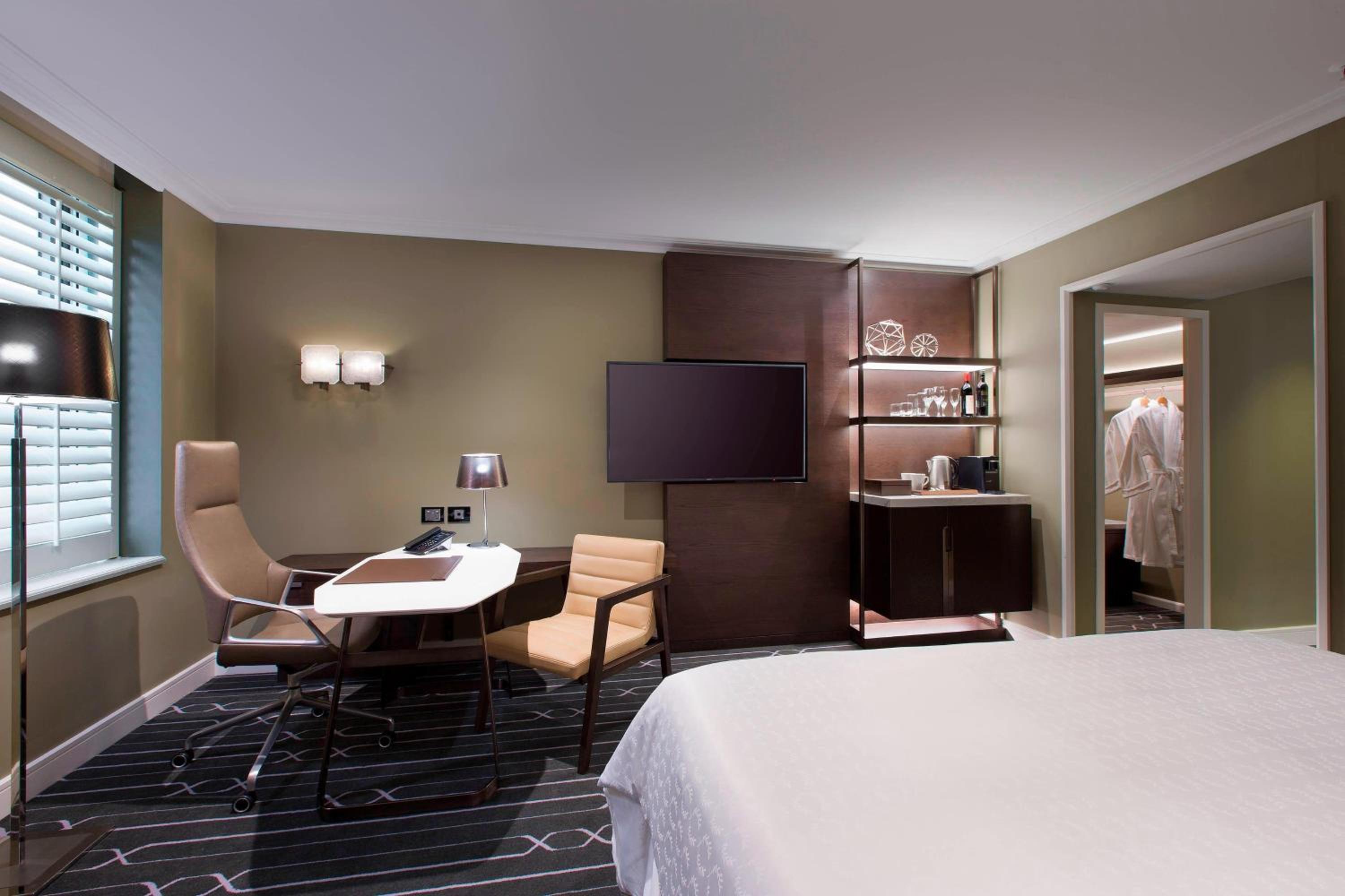 King Room - City Side