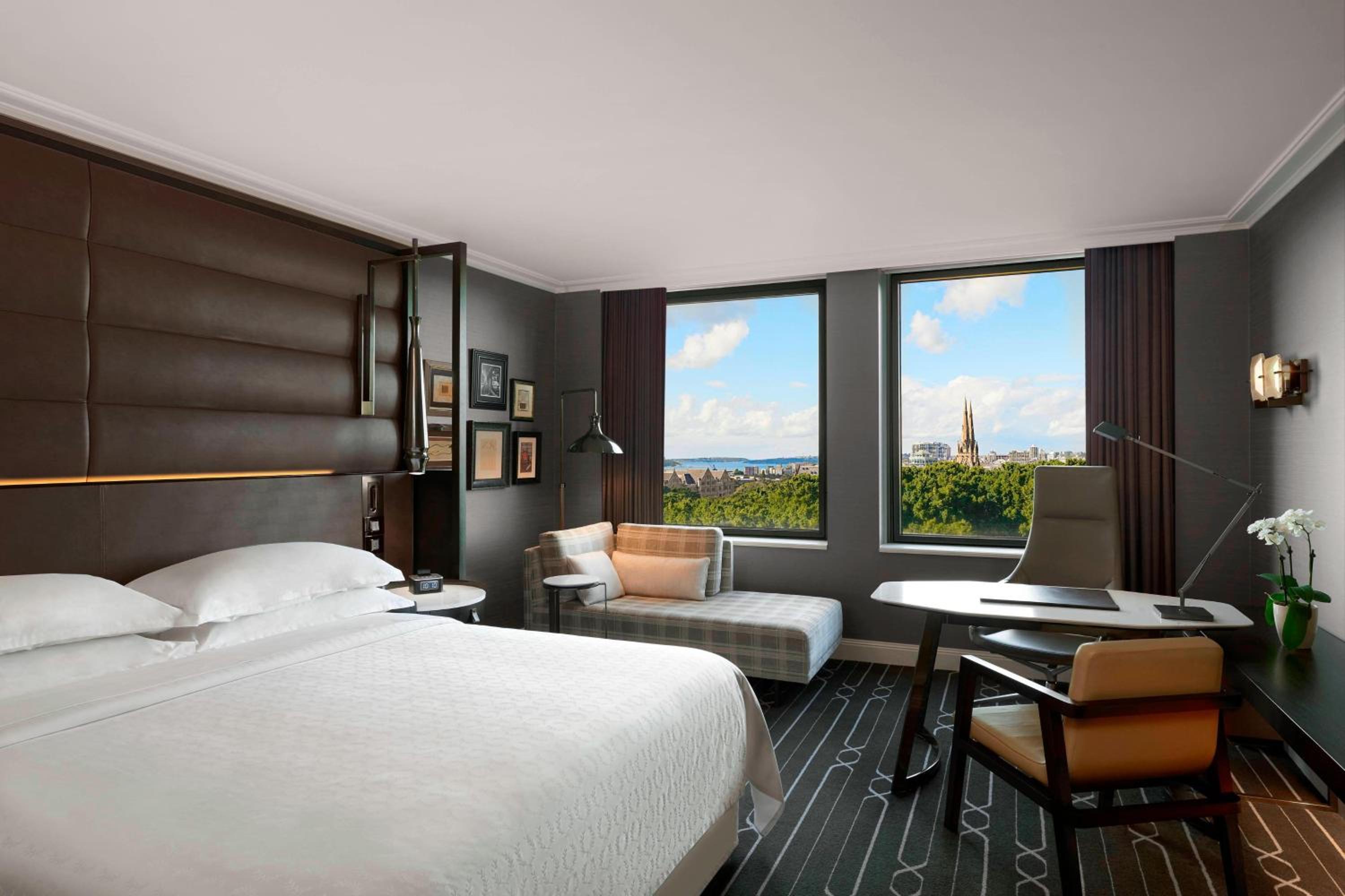 Grand Executive Room with Club Lounge Access and Hyde Park View