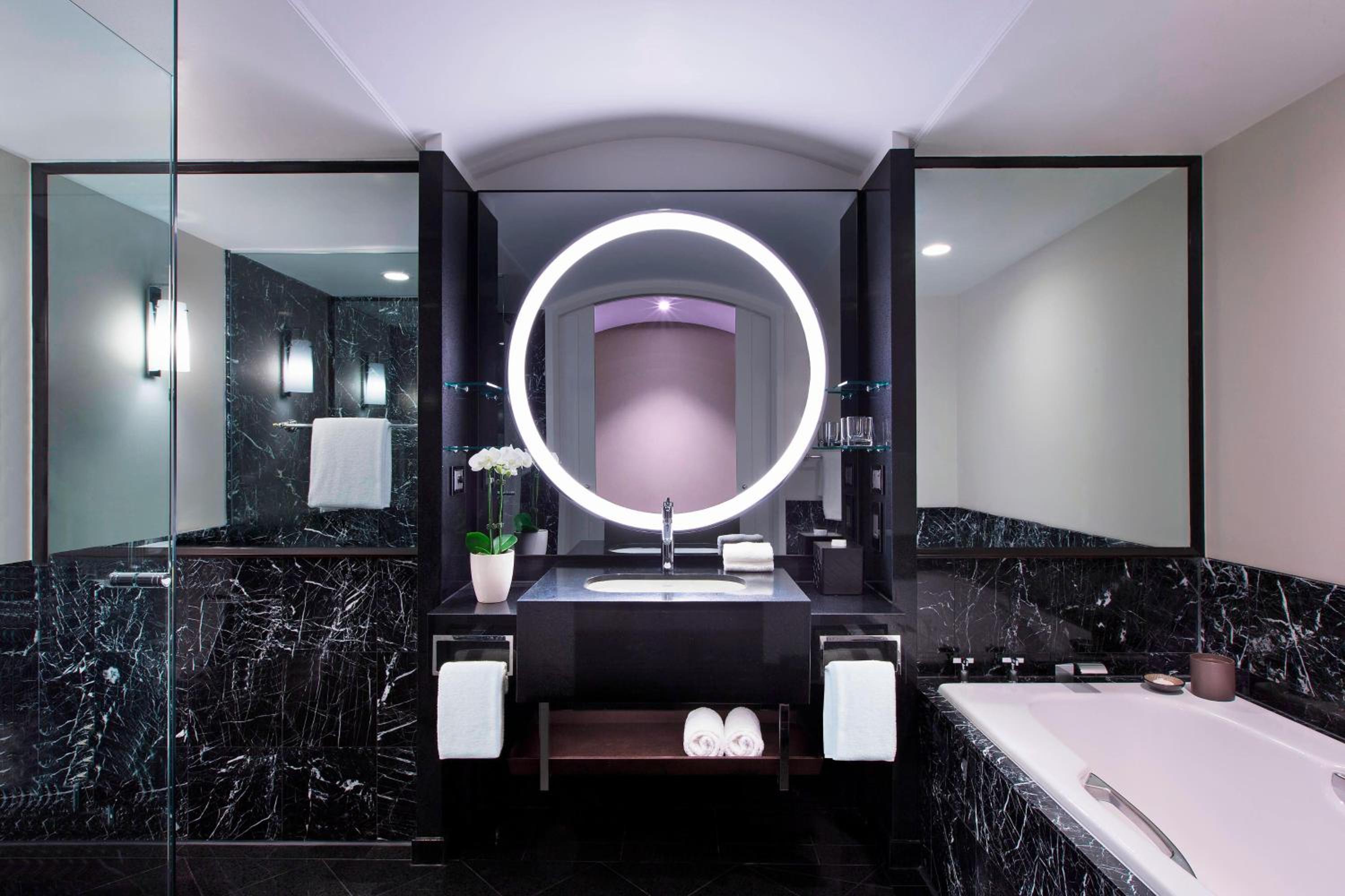 Inner Queen, Smaller Guest room, 1 Queen