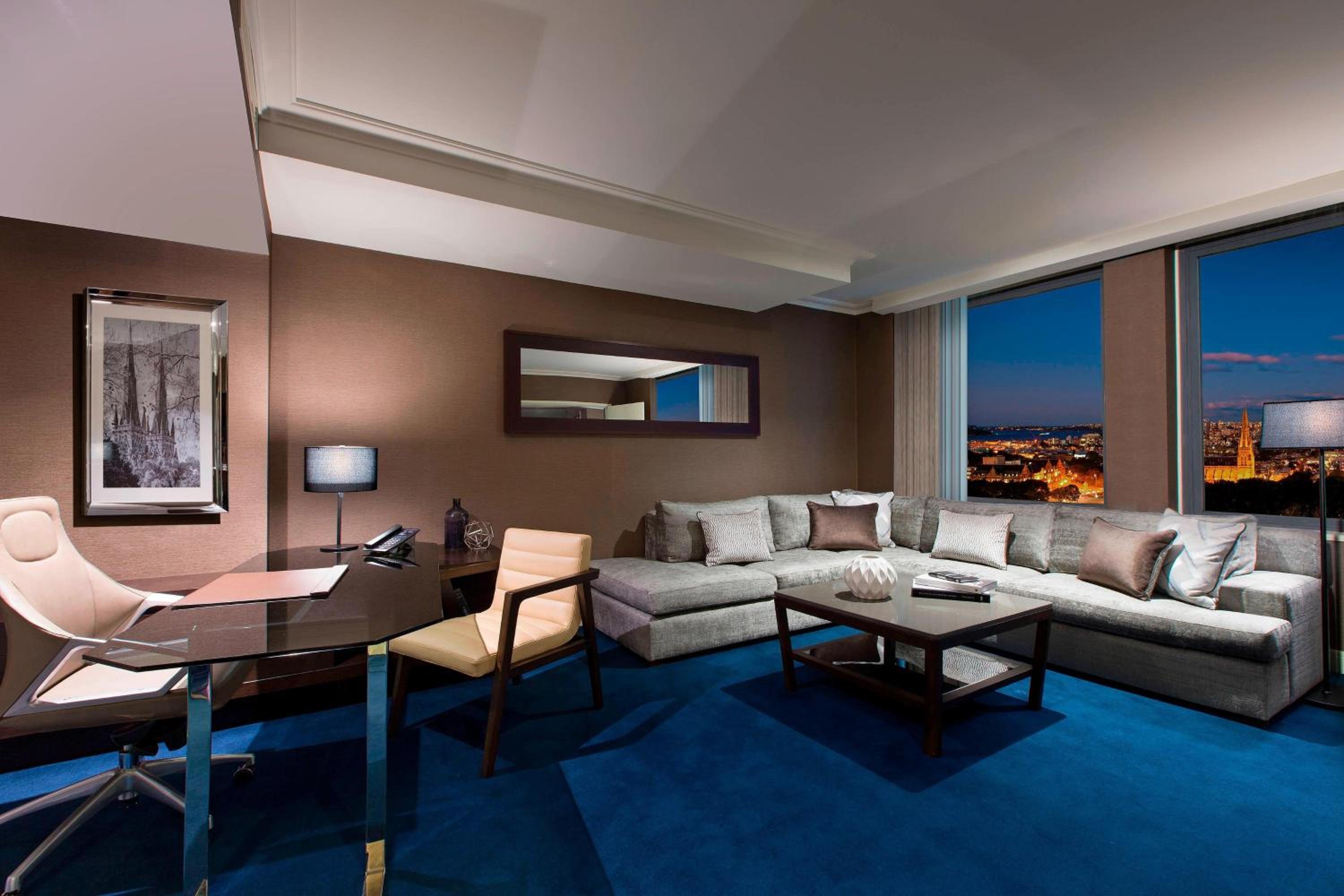 Grand Executive King Suite with Club Lounge Access