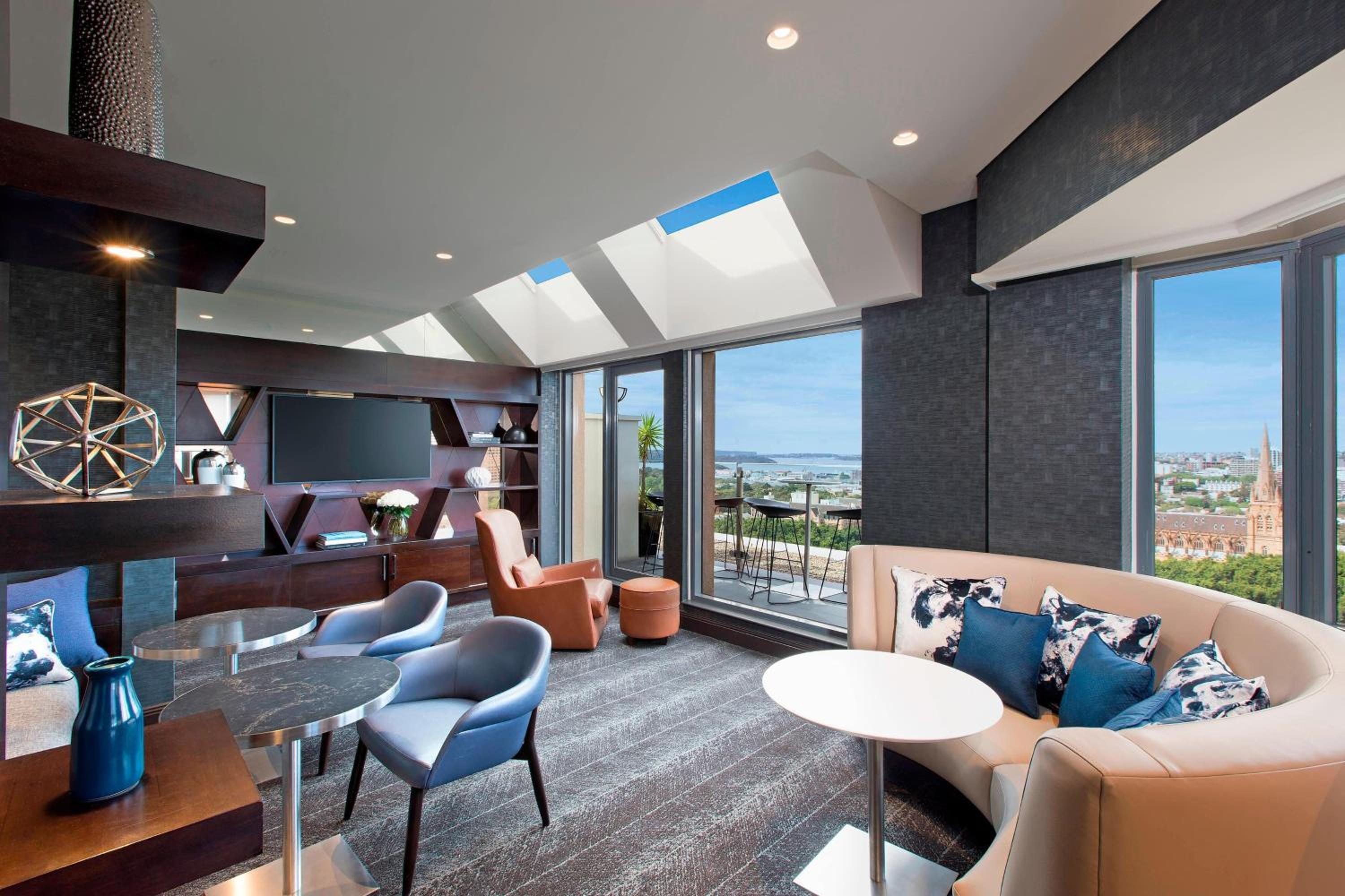 Corner Terrace Suite, Club lounge access, 1 Bedroom Suite