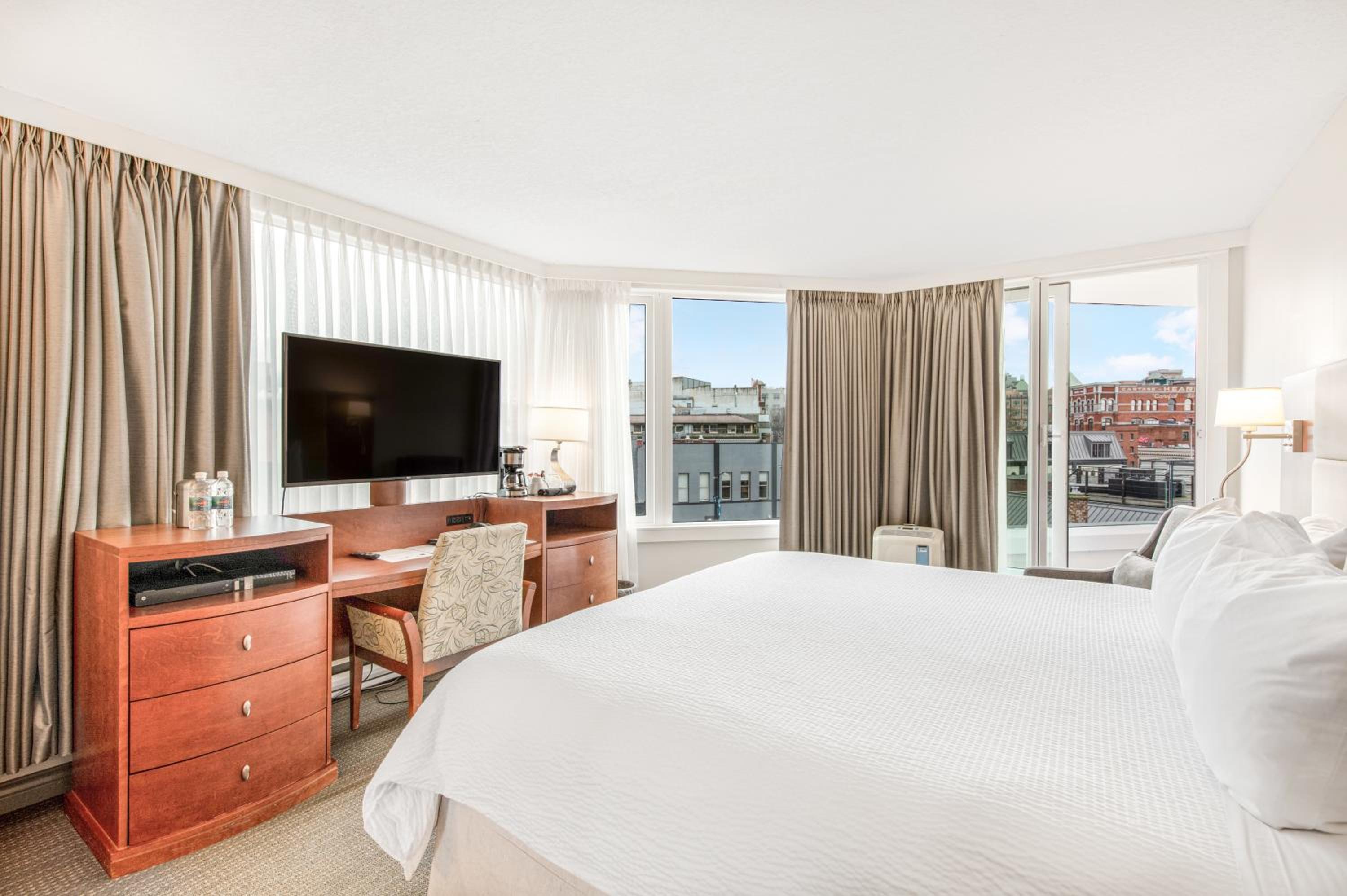 King Room with City View - Photo 1