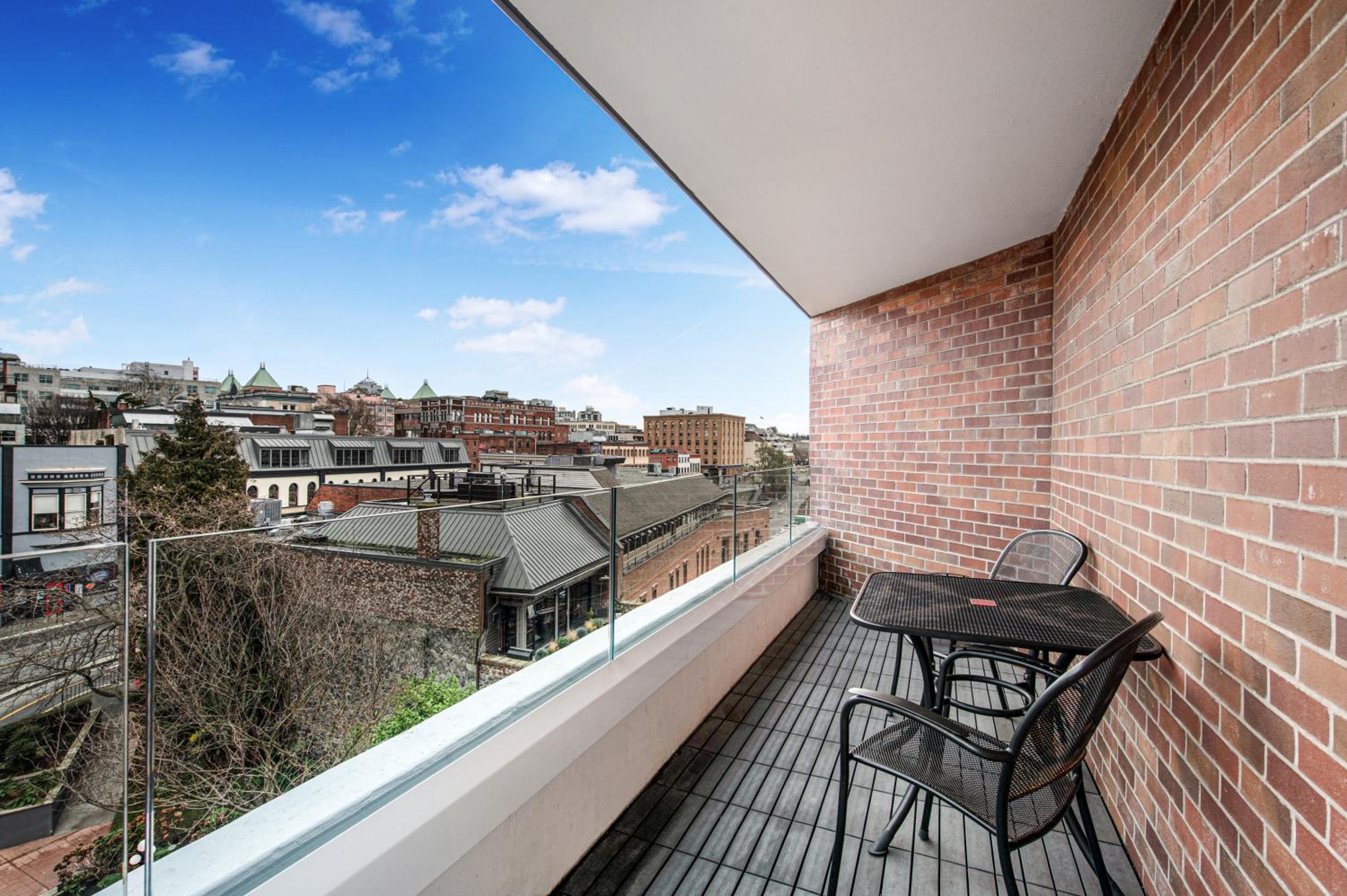 King Room with City View - Photo 3