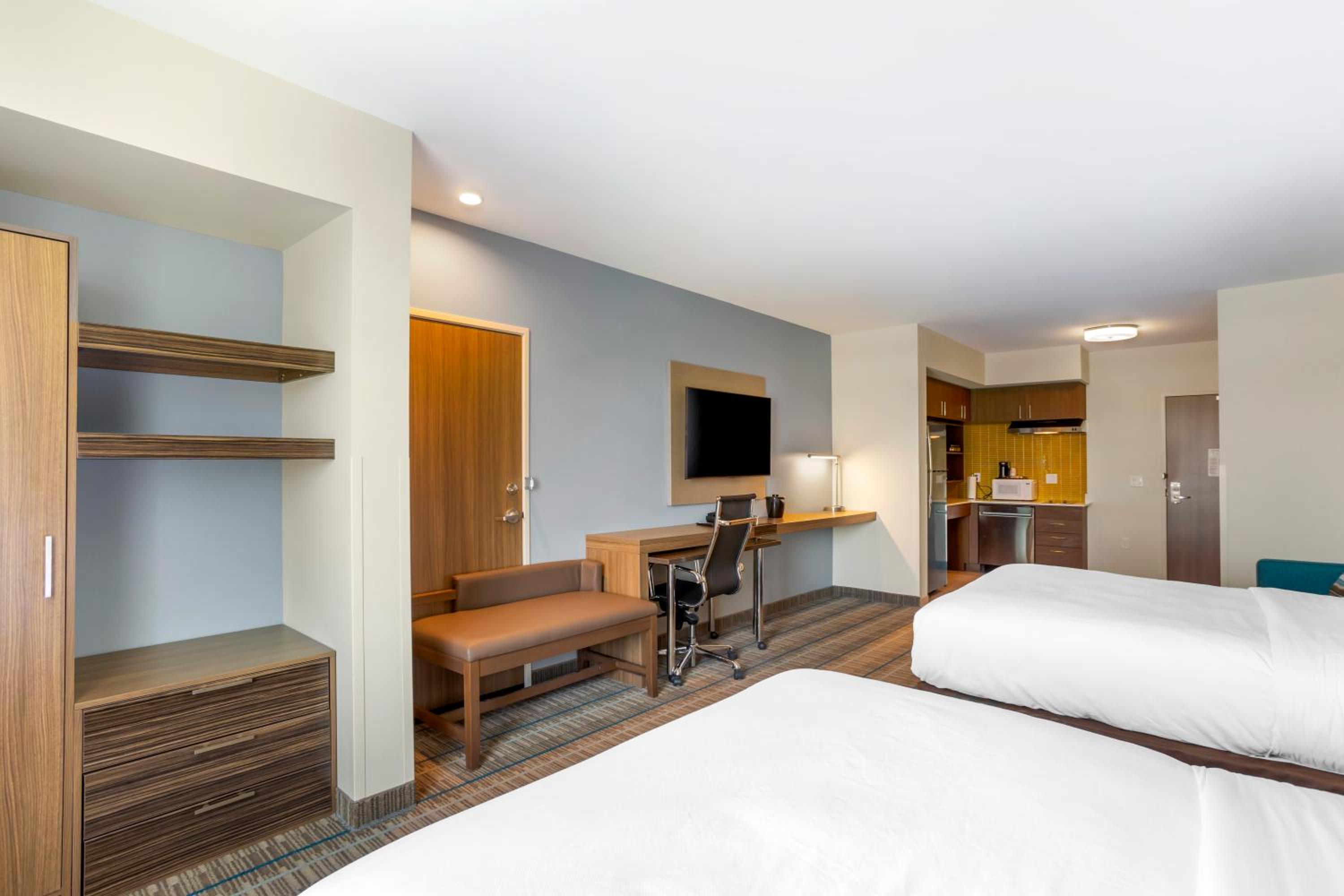 One Room Suite with Two Queen Beds and Dishwasher - Non Smoking - Photo 1