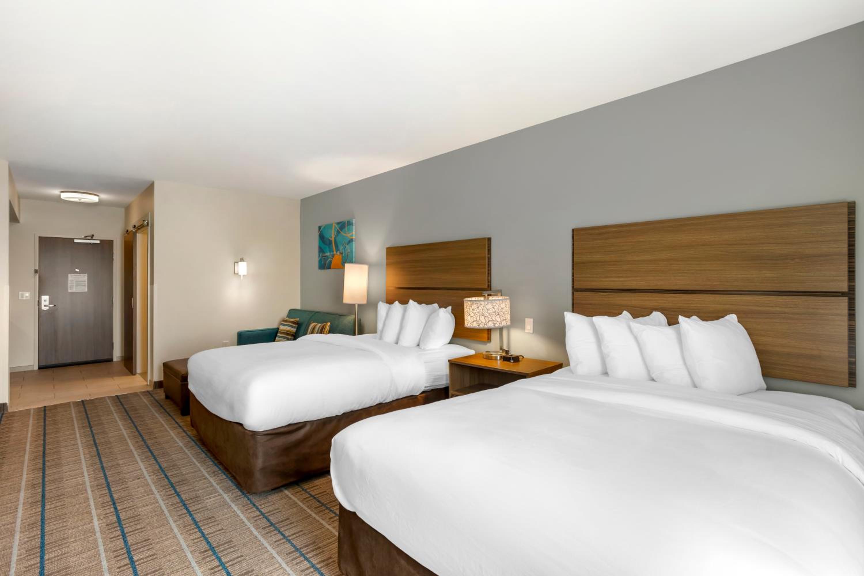 One Room Suite with Two Queen Beds and Dishwasher - Non Smoking - Photo 4