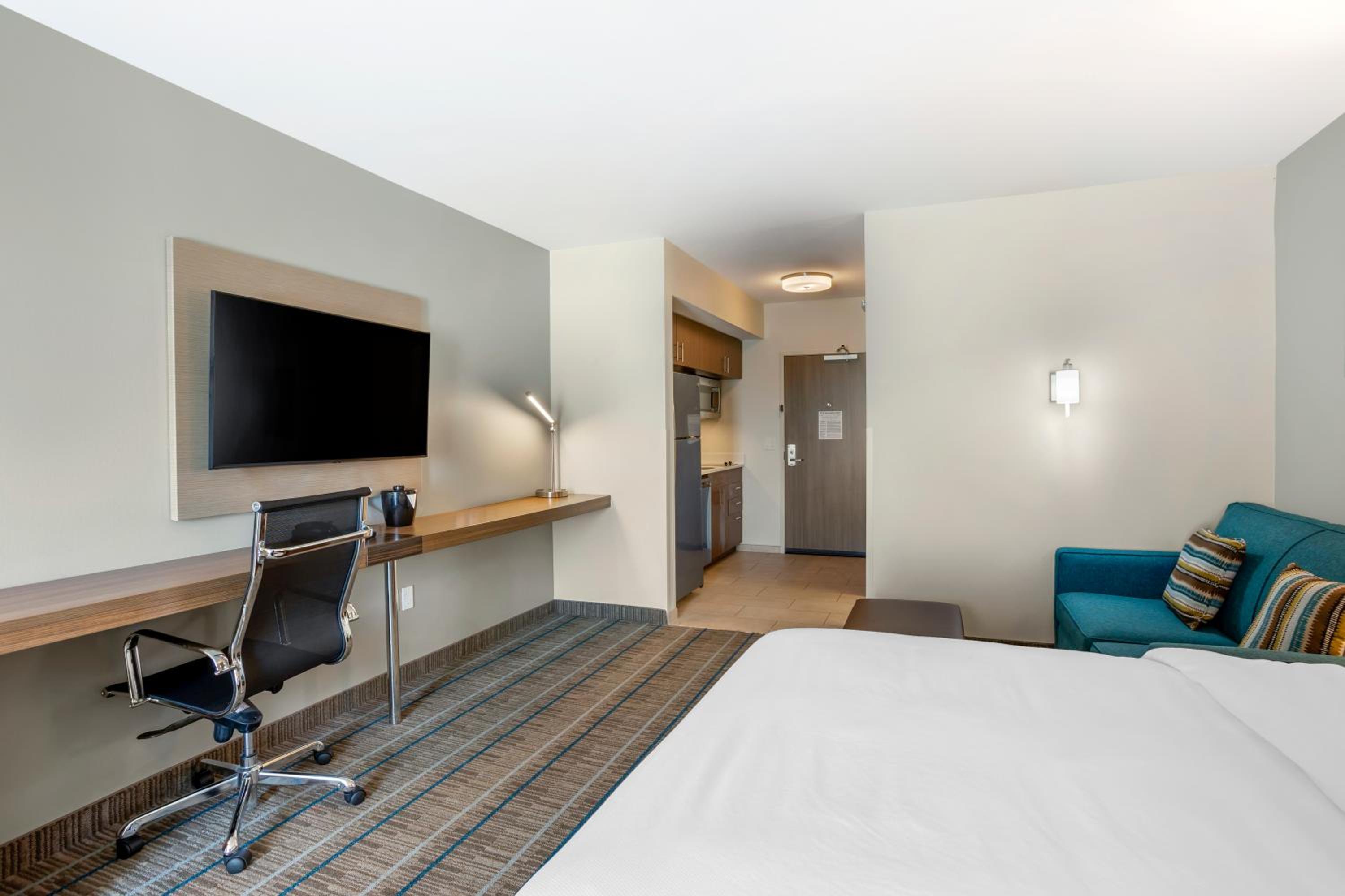 One Room Suite with Two Queen Beds and Dishwasher - Non Smoking - Photo 6