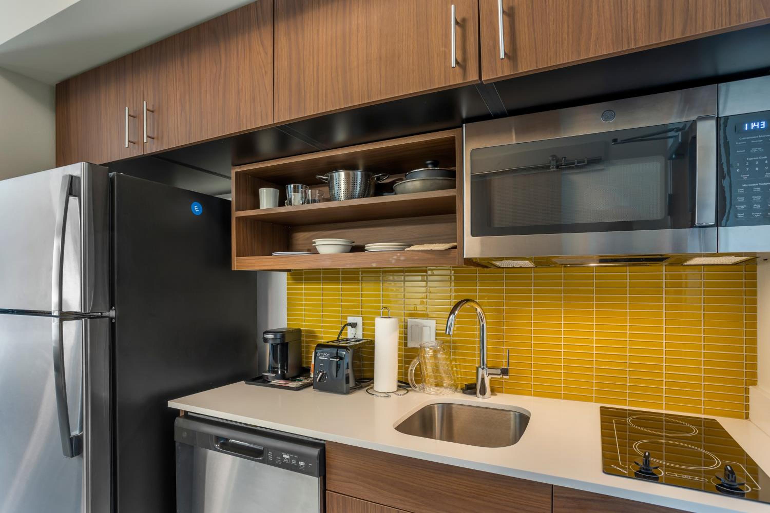 One Room Suite with Dishwasher - Non Smoking - Photo 2