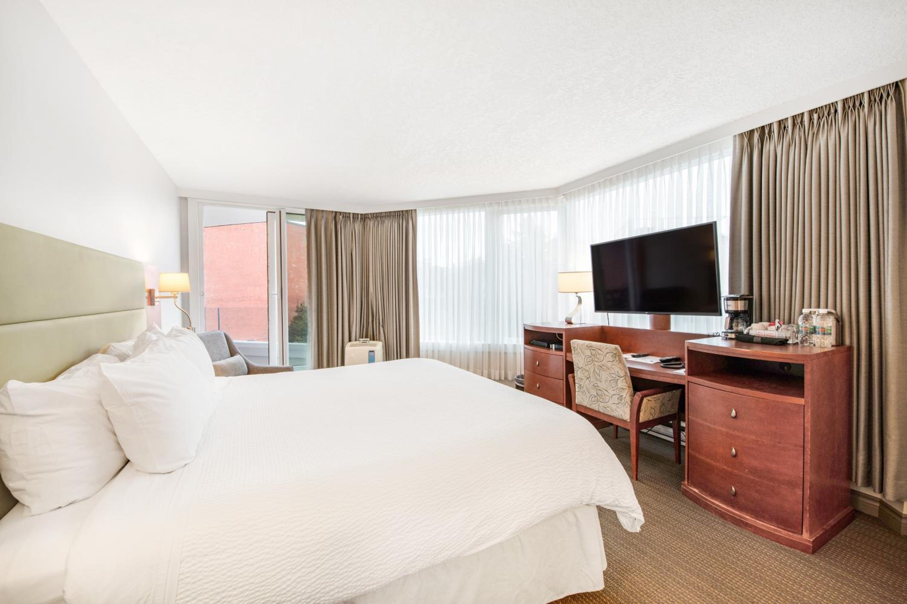 King Room with City View - Photo 7