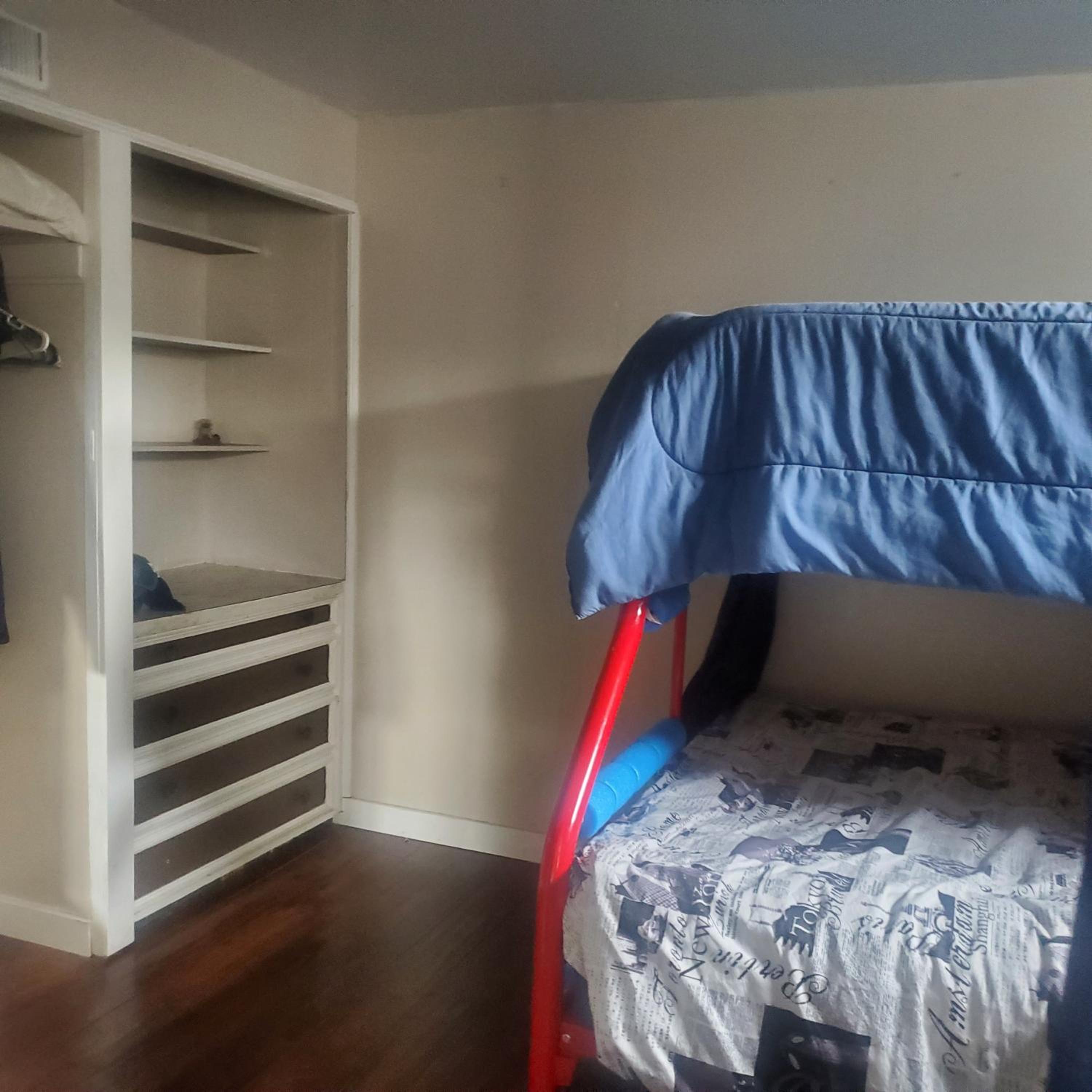 Bed in 4-Bed Mixed Dormitory Room photo 3