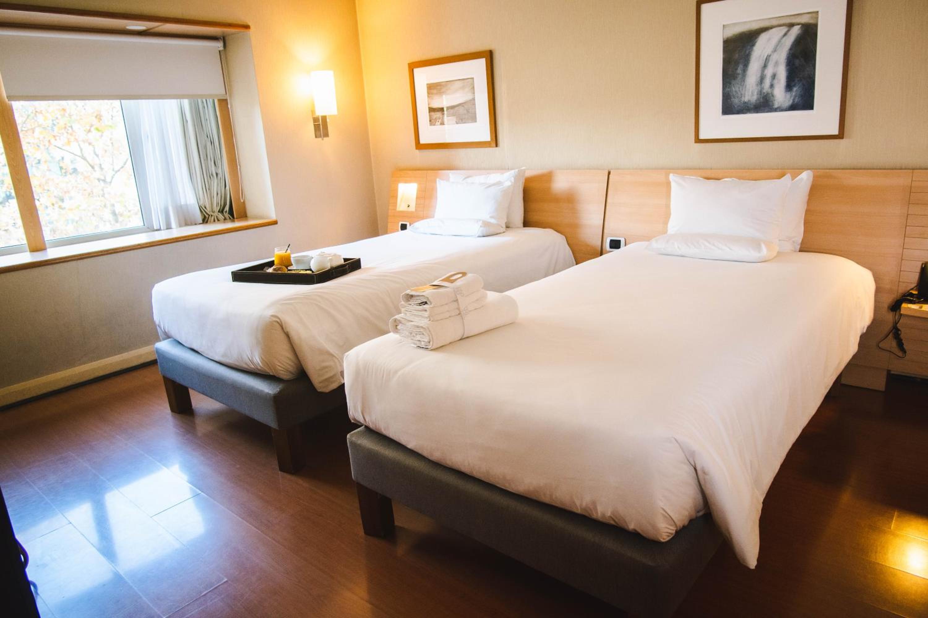 Standard Twin Room - Photo 8