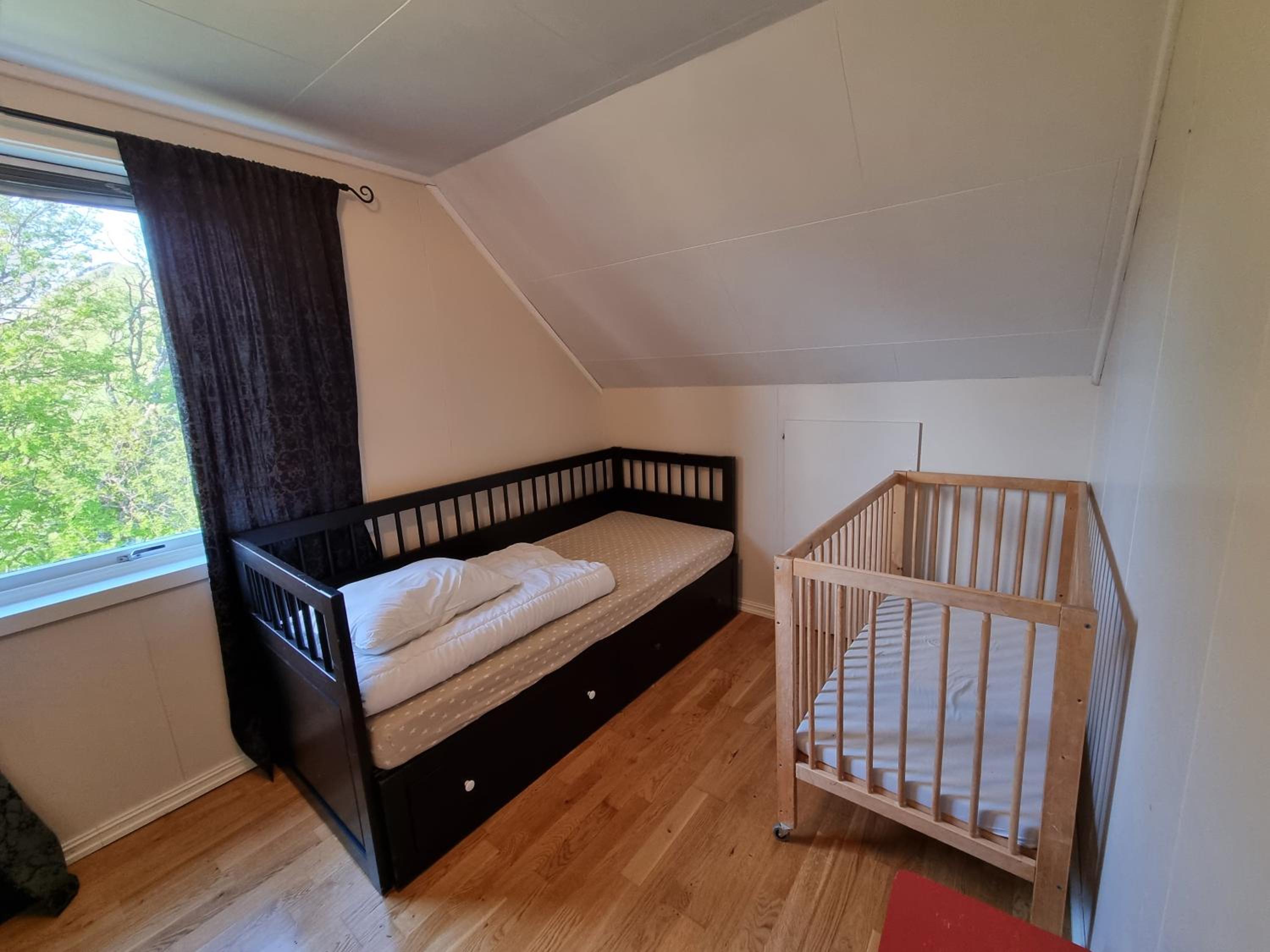 Three-Bedroom House photo 3