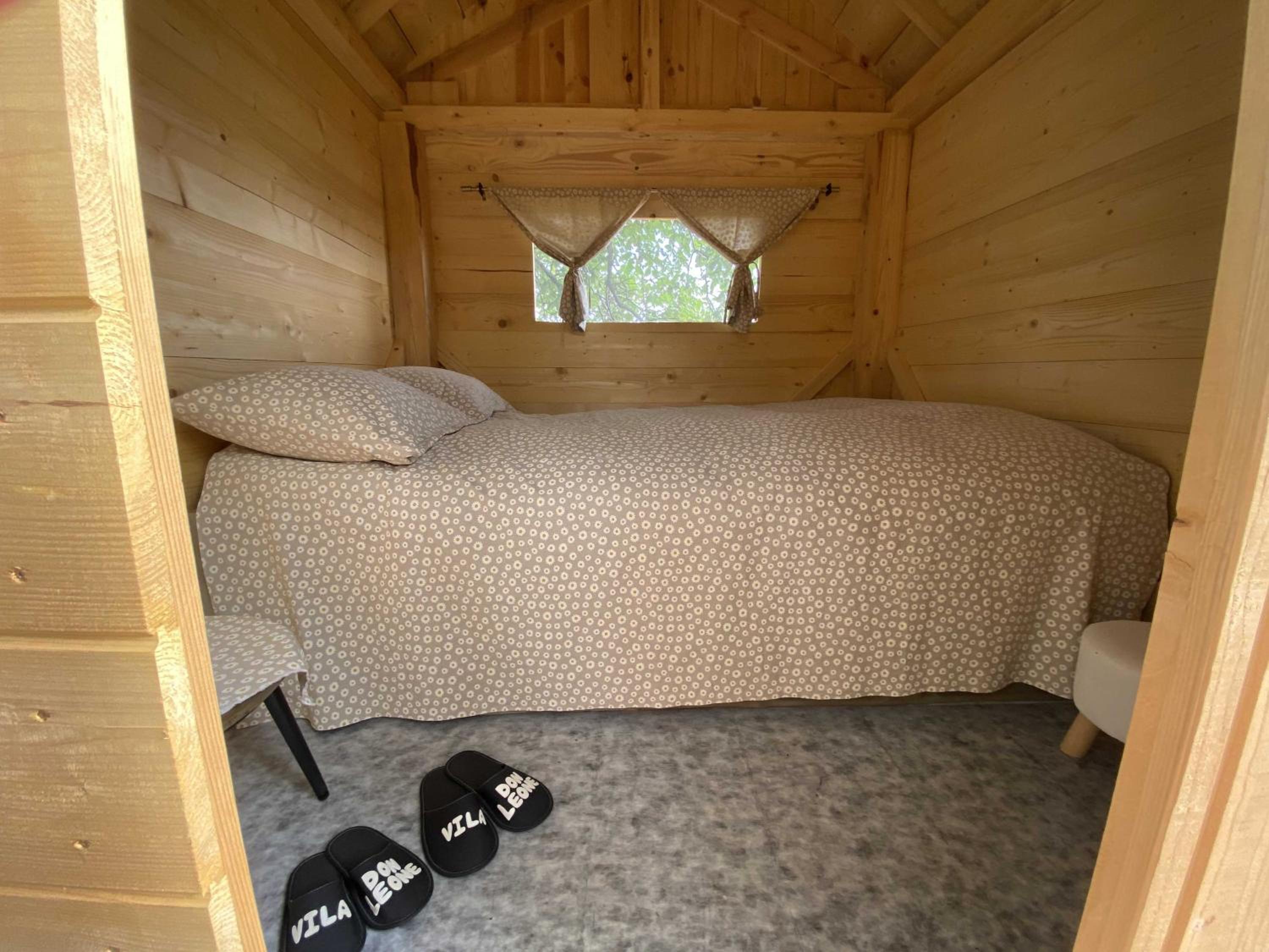 Tree House - Photo 1
