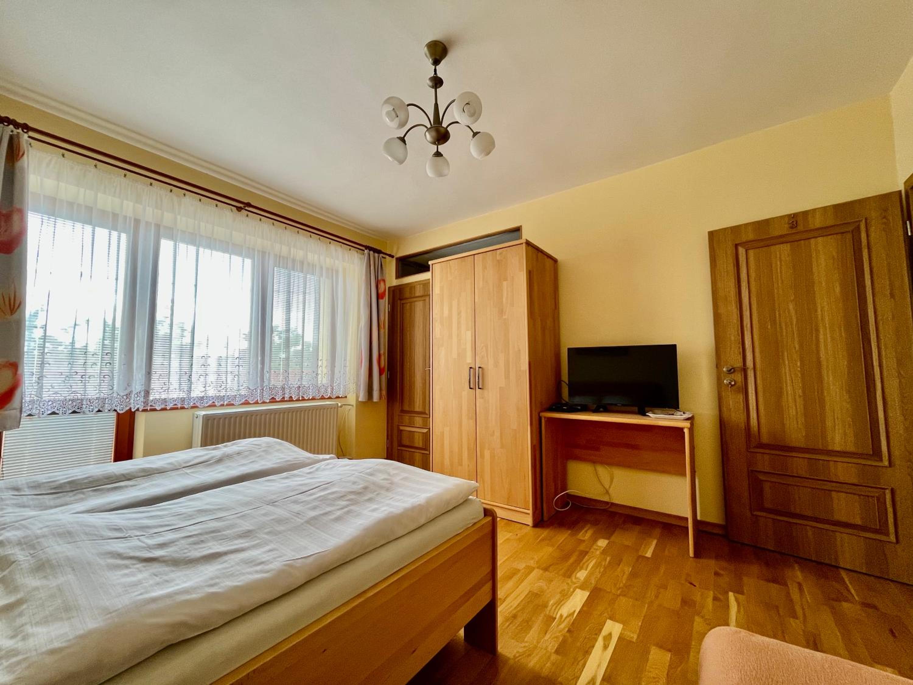 Double Room with Private Bathroom - Photo 3