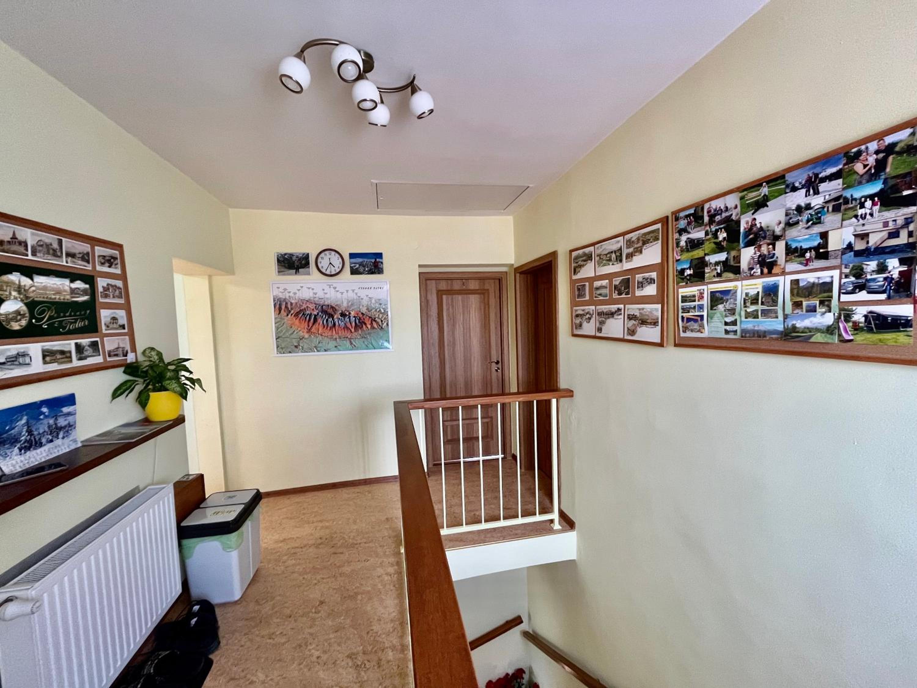 Double Room with Private Bathroom - Photo 2