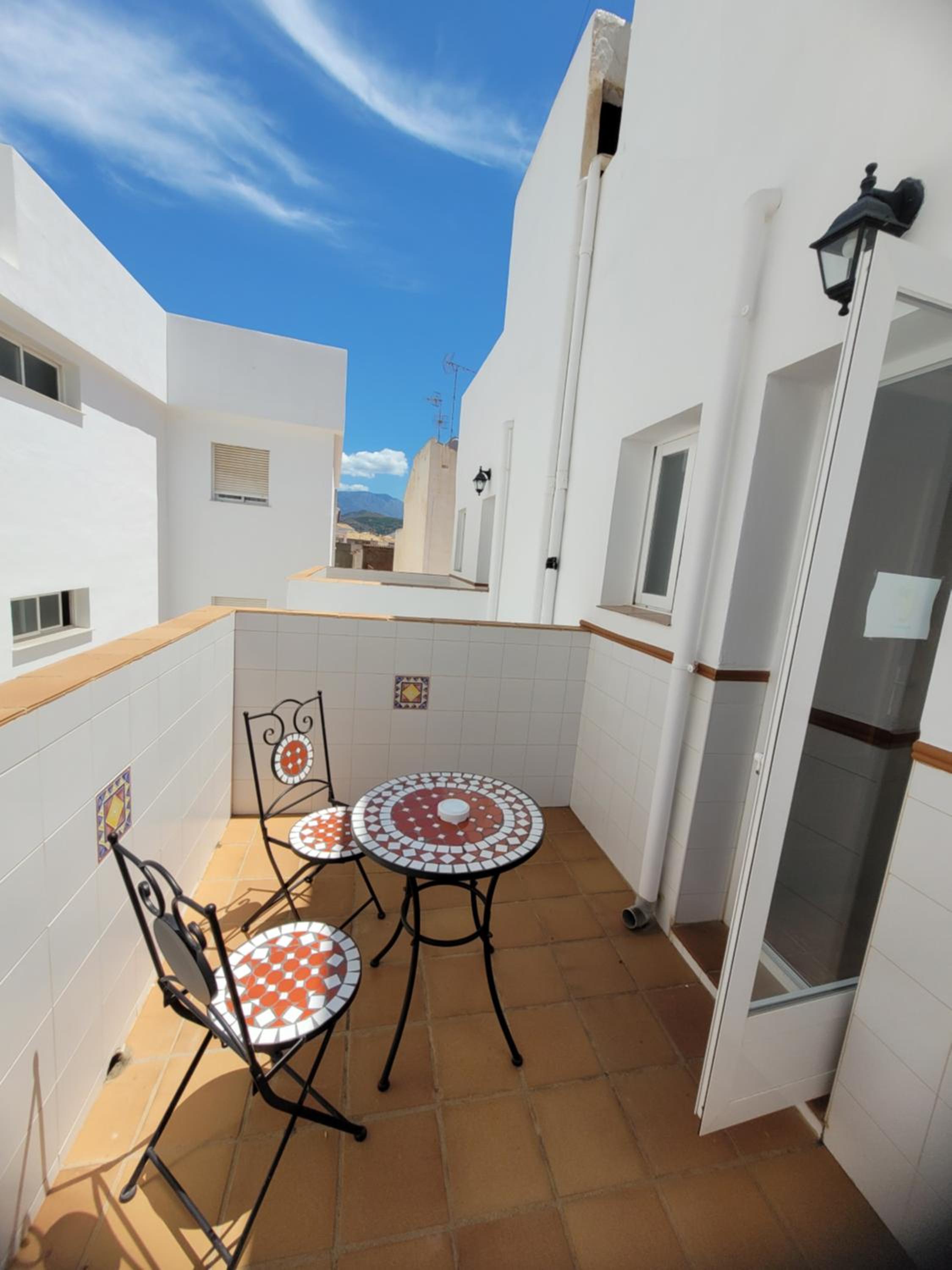 Double Room with Balcony - Photo 9